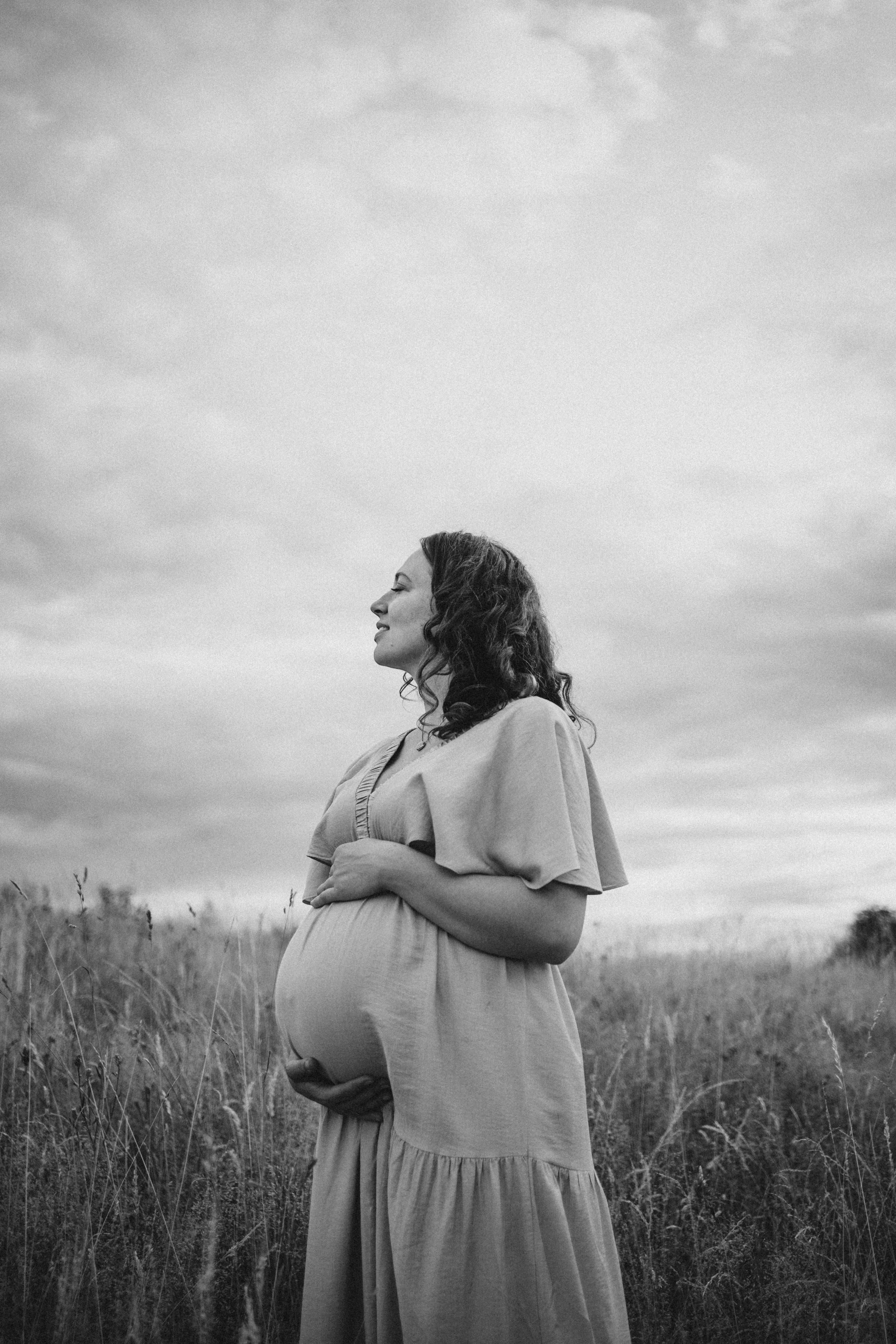 Babybauch-Shooting im Grünen. Fotografin in Erlangen, Nürnberg und Umgebung