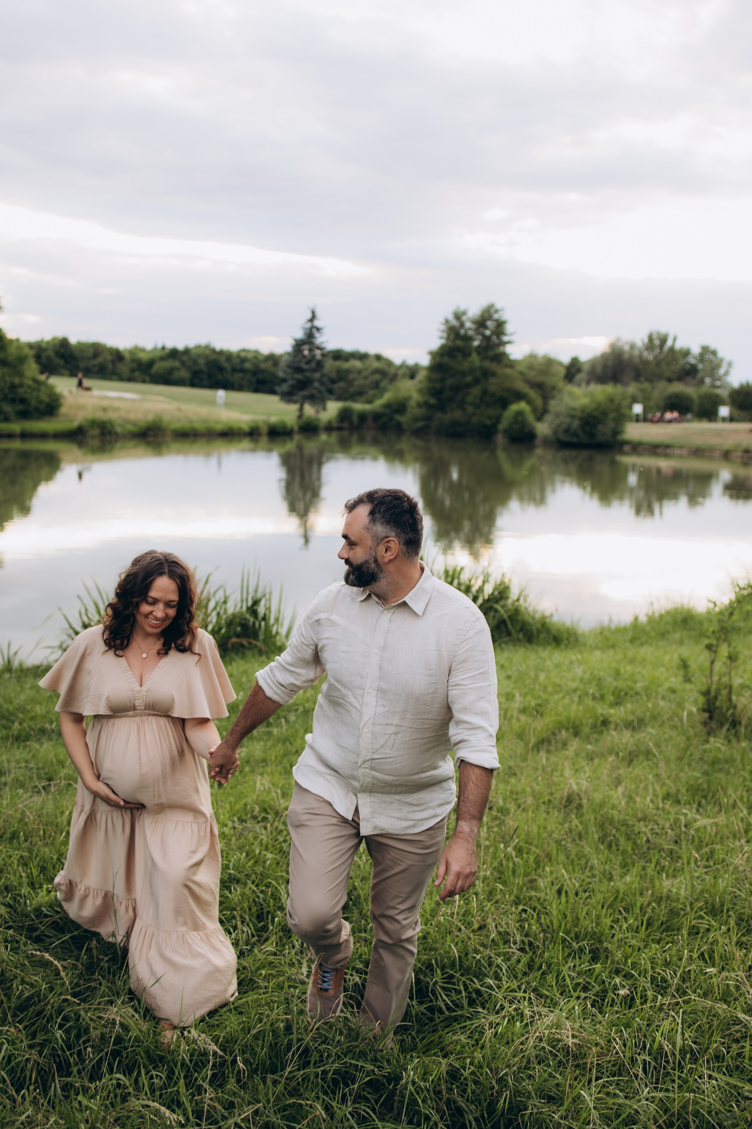 Babybauch-Shooting im Grünen. Fotografin in Erlangen, Nürnberg und Umgebung