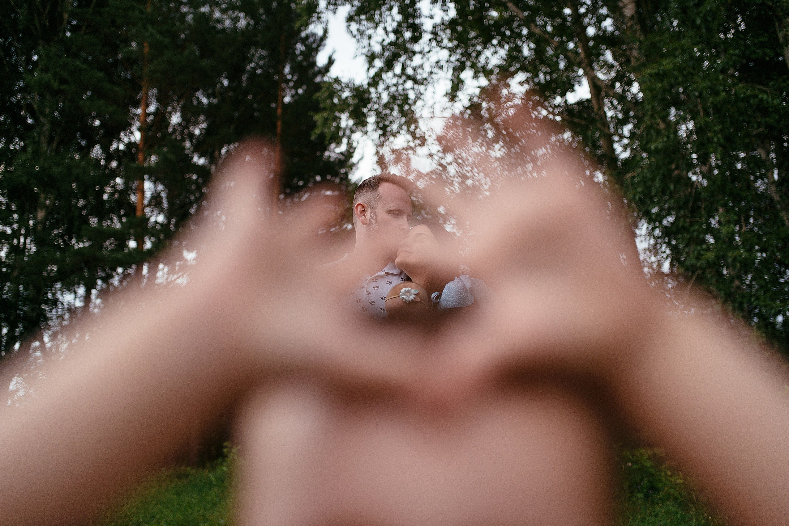 Уличная семейная фотосессия в парке. Семейный фотограф Дарья Едапина Новосибирск. Фотограф Дарья Едапина Новосибирск