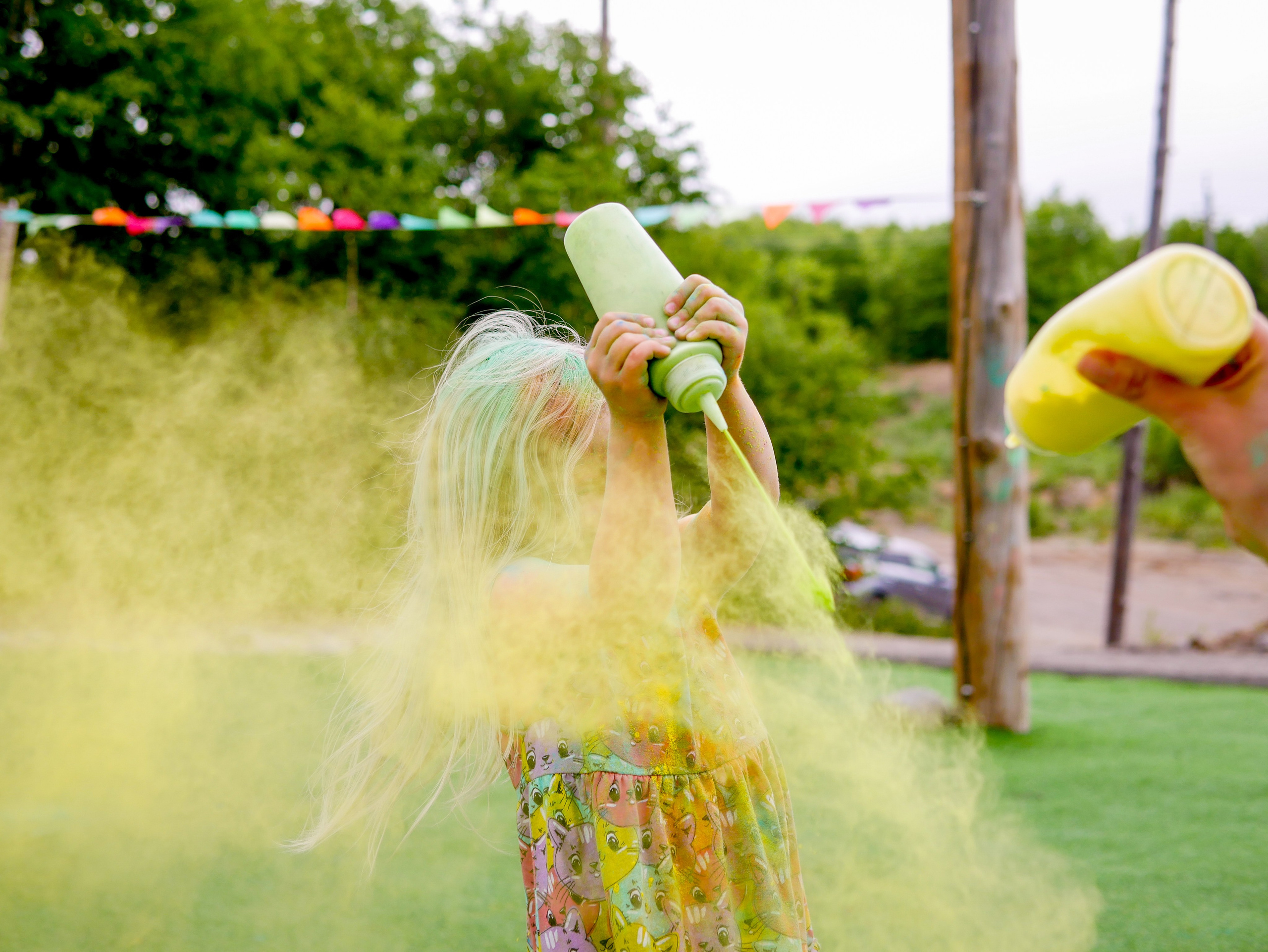 Корпоратив на природе с красками Холли. Фотограф Диана Воробьева Нижний Новгород
