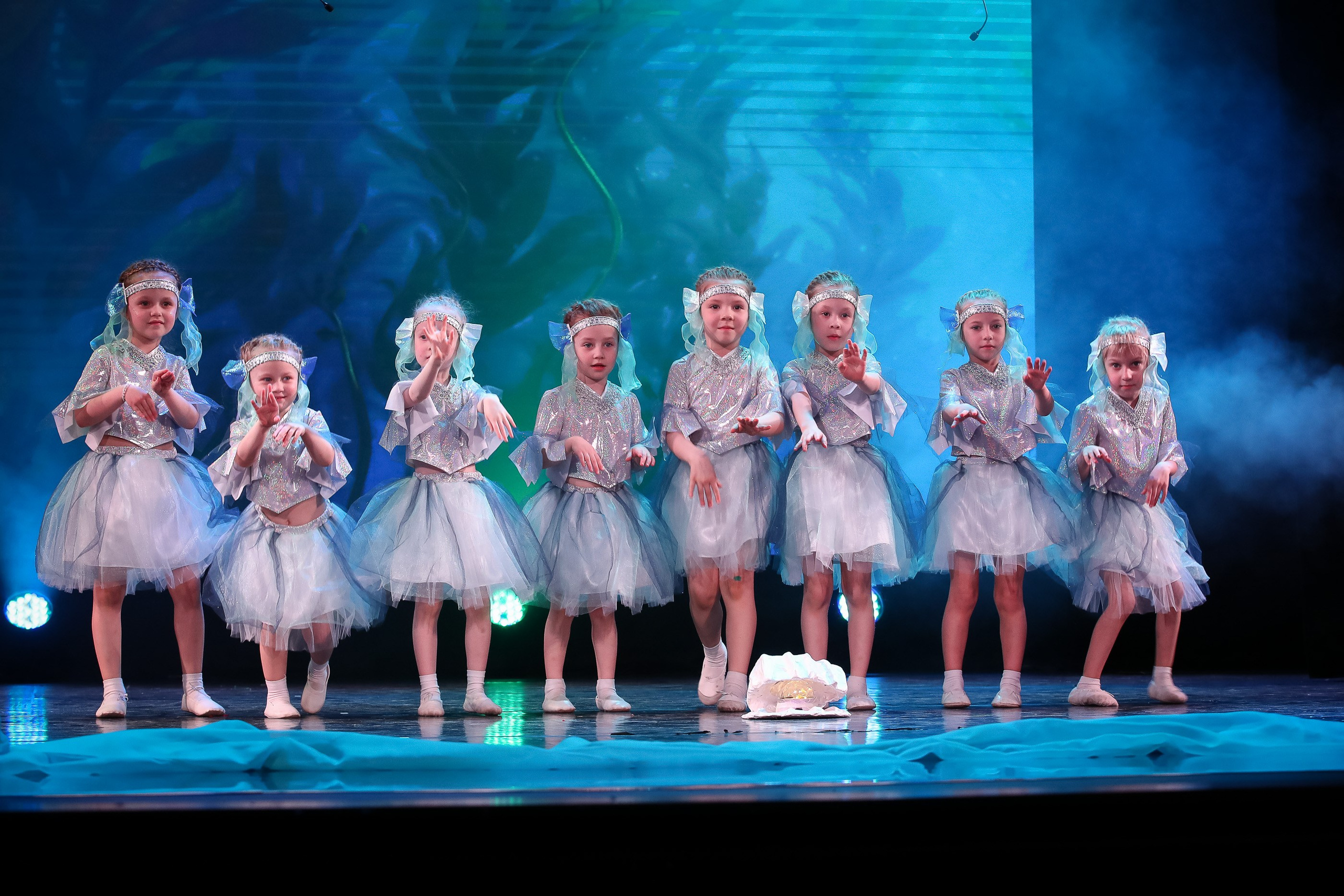 Спектакль «Счастье у звёздной реки». Художник по свету Максим Сергачев