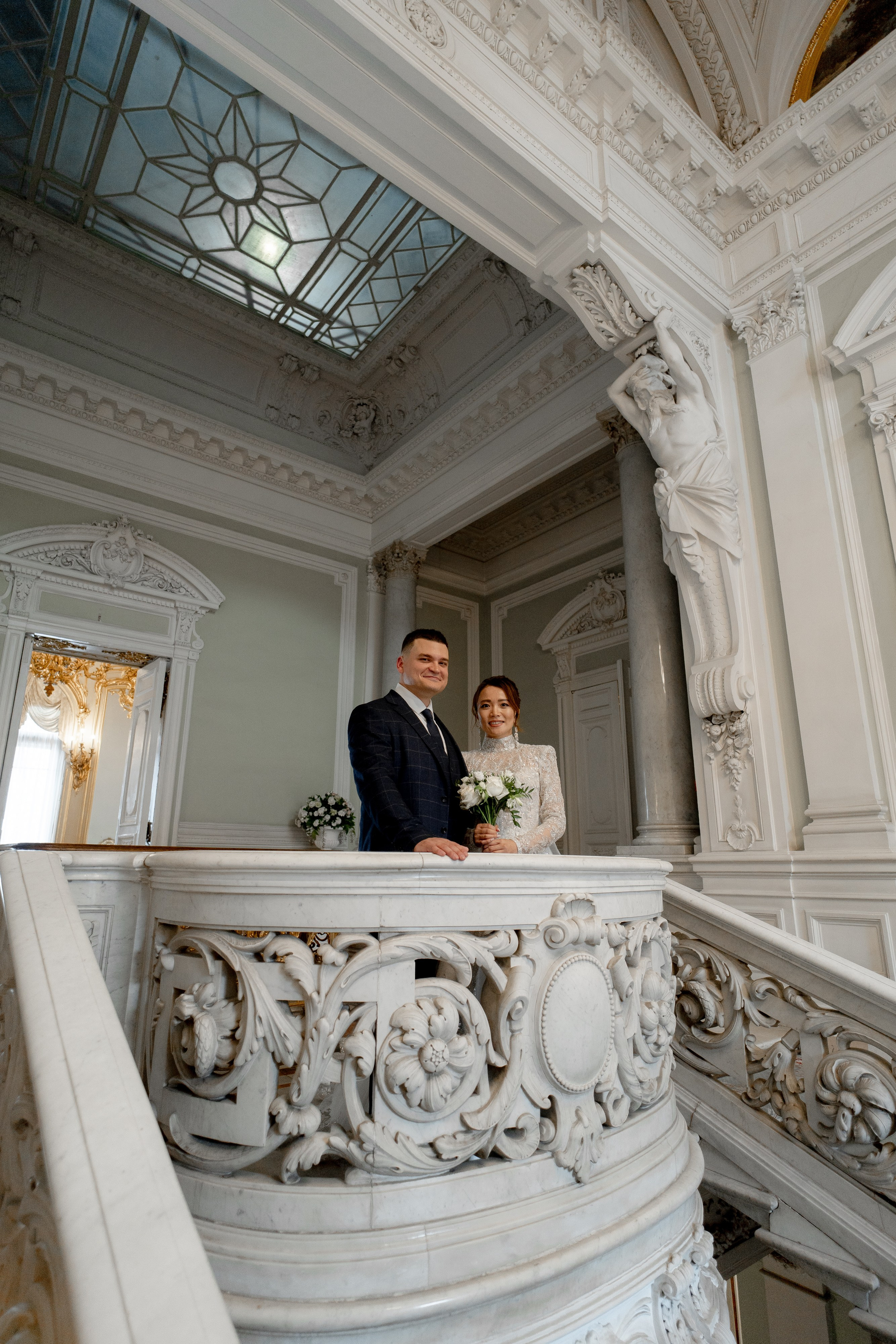 Свадебная фотосессия в Эрмитаже и на катере. Свадебный фотограф Александр Невский в Санкт-Петербурге