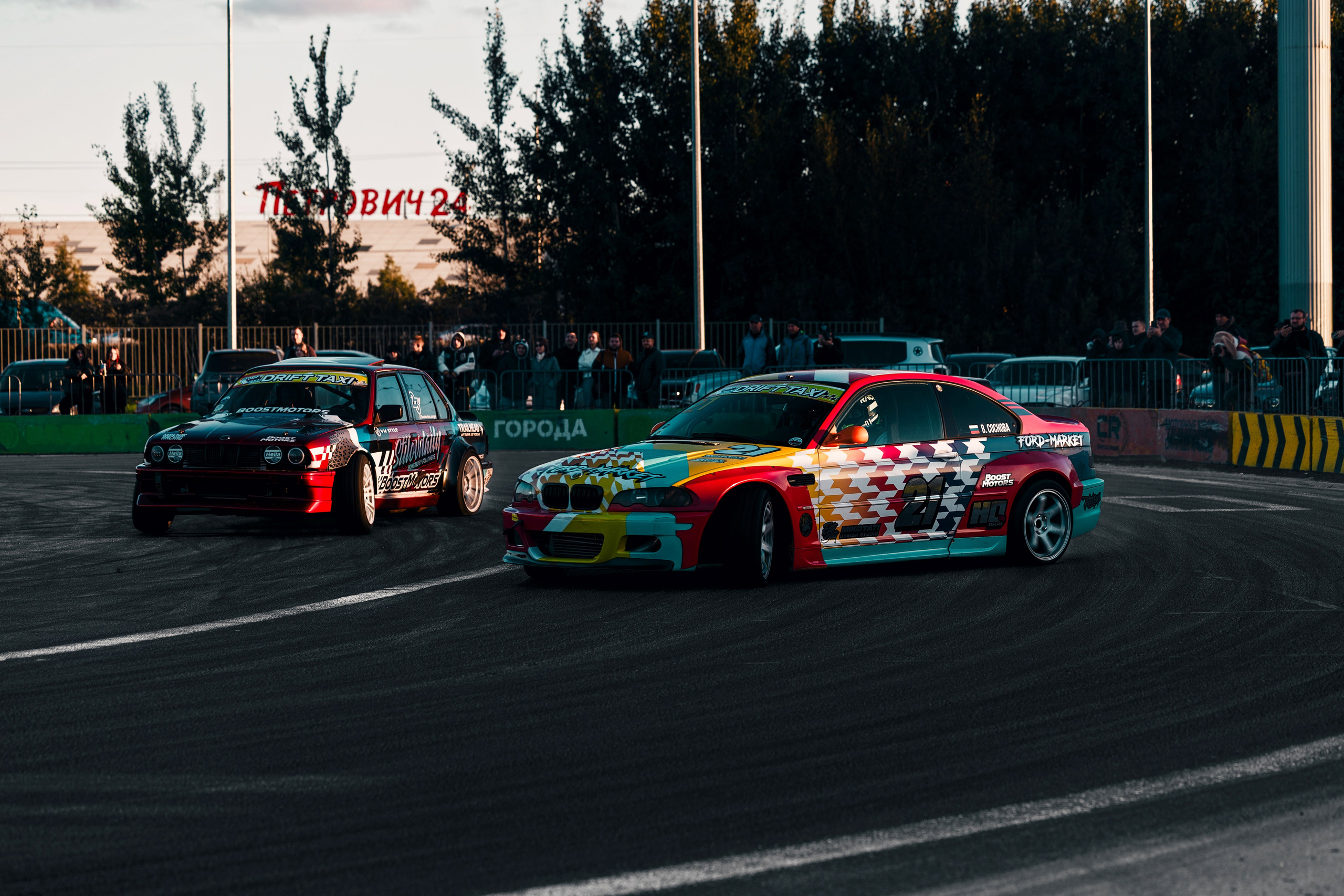 Фотографии закрытия сезона 2025 VibeSide — дрифт и автошоу у МЕГА Дыбенко, Санкт-Петербург