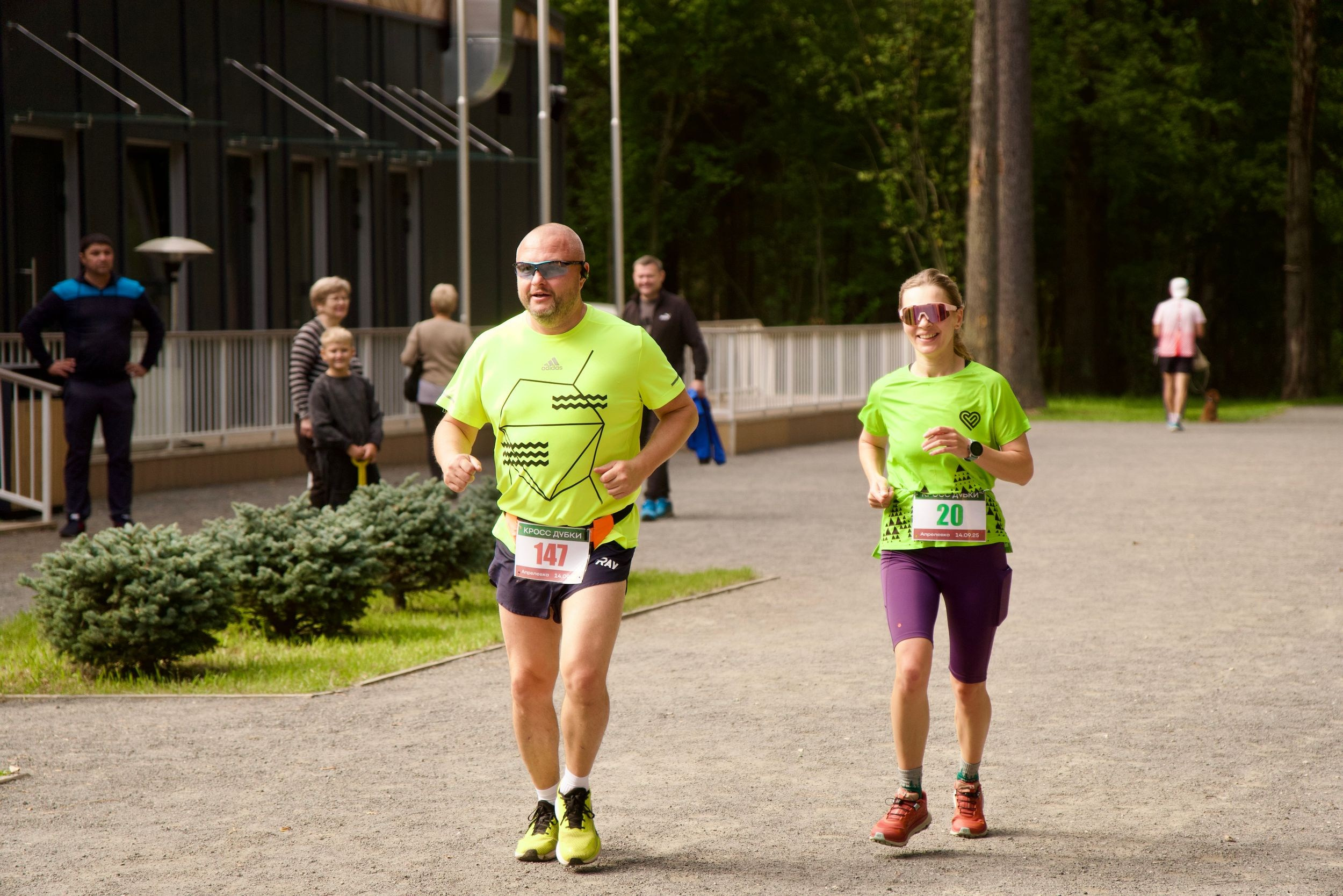 Забег в парке «Дубки». Кафе «БЕЛКА НАШЕПТАЛА». Ну оооочень концептуальное кафе