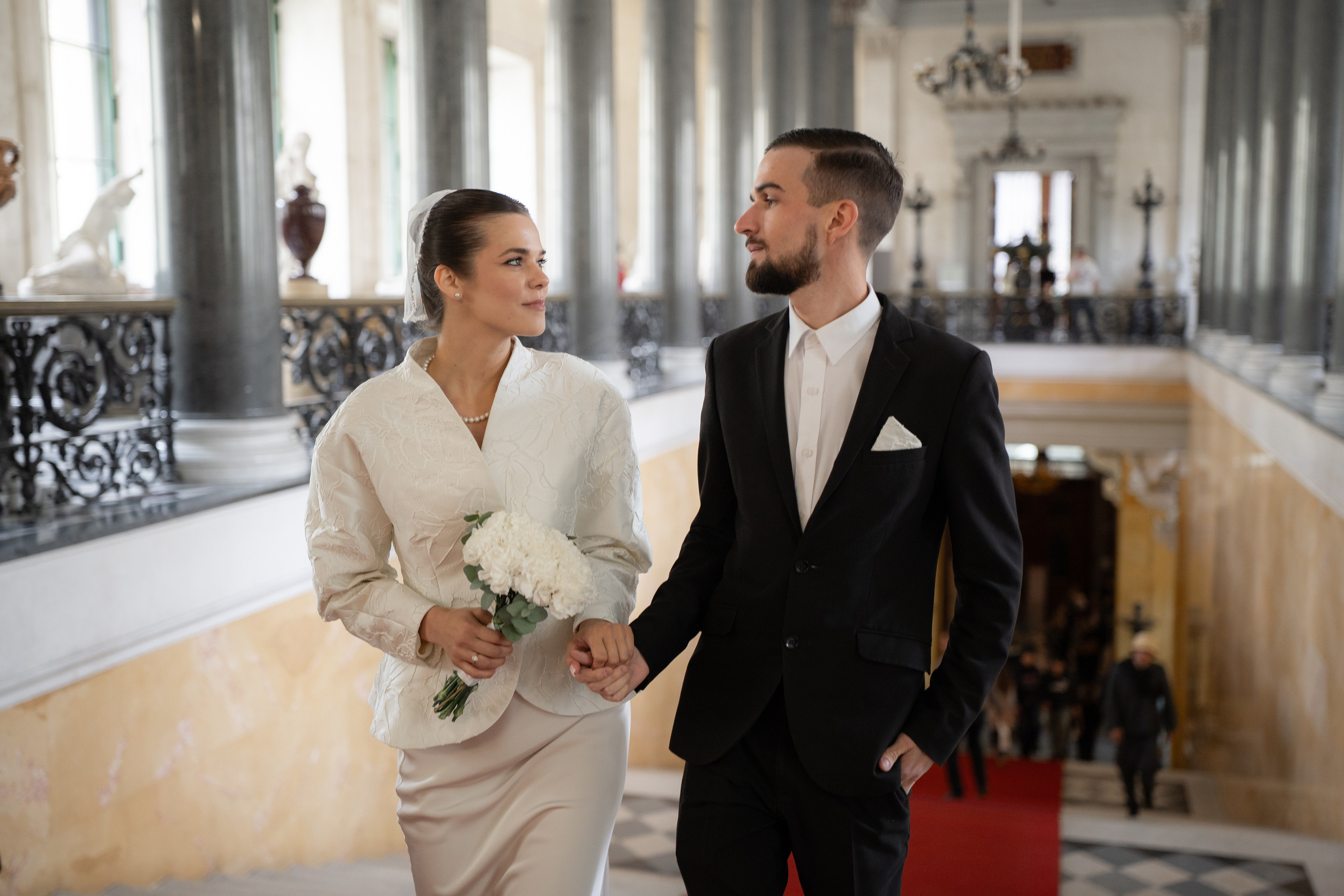 Свадебная фотосессия в Апреле в Петербурге. Свадебный фотограф Александр Невский в Санкт-Петербурге