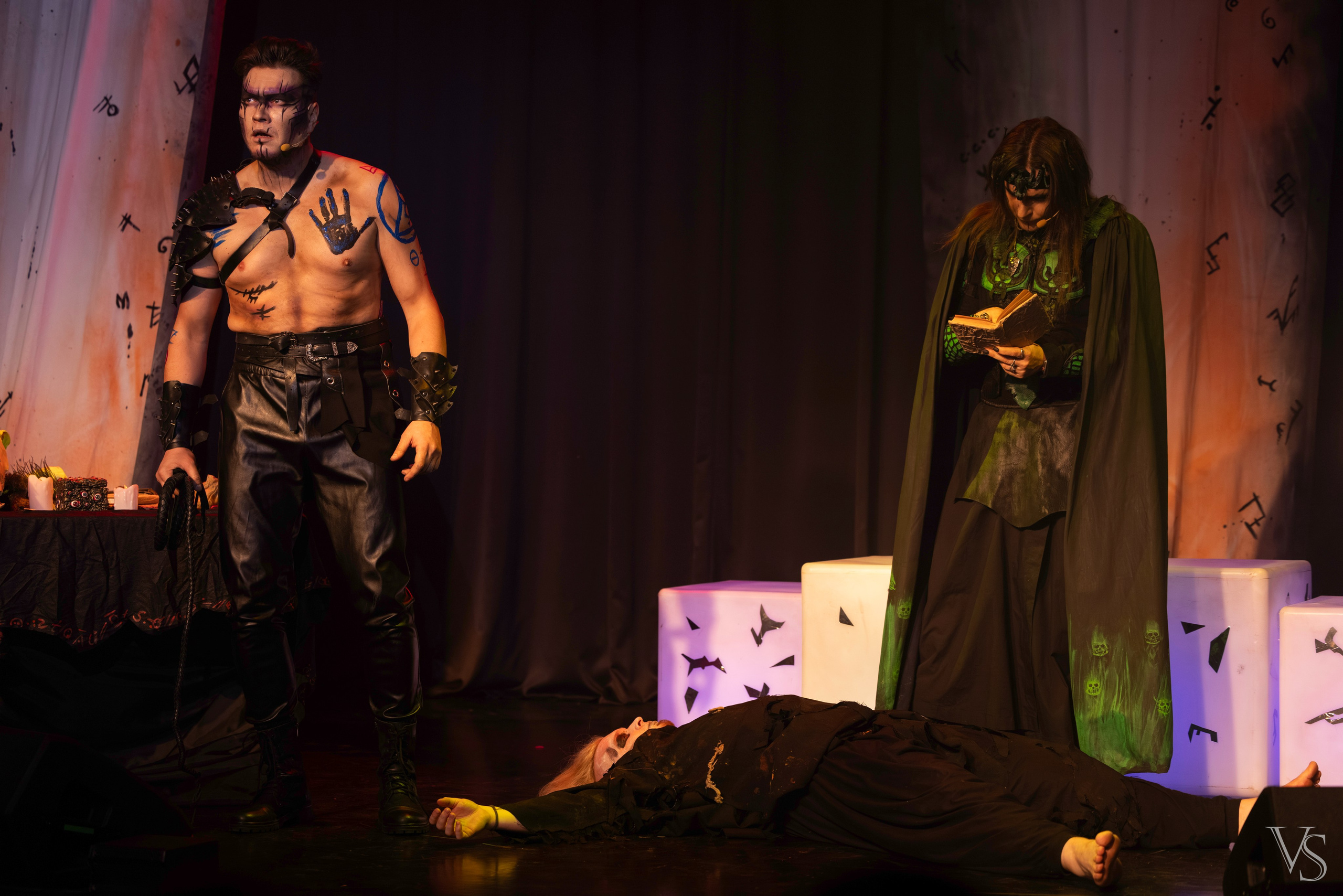 Книга стихий 25.01. Фотограф Виктор Степанов