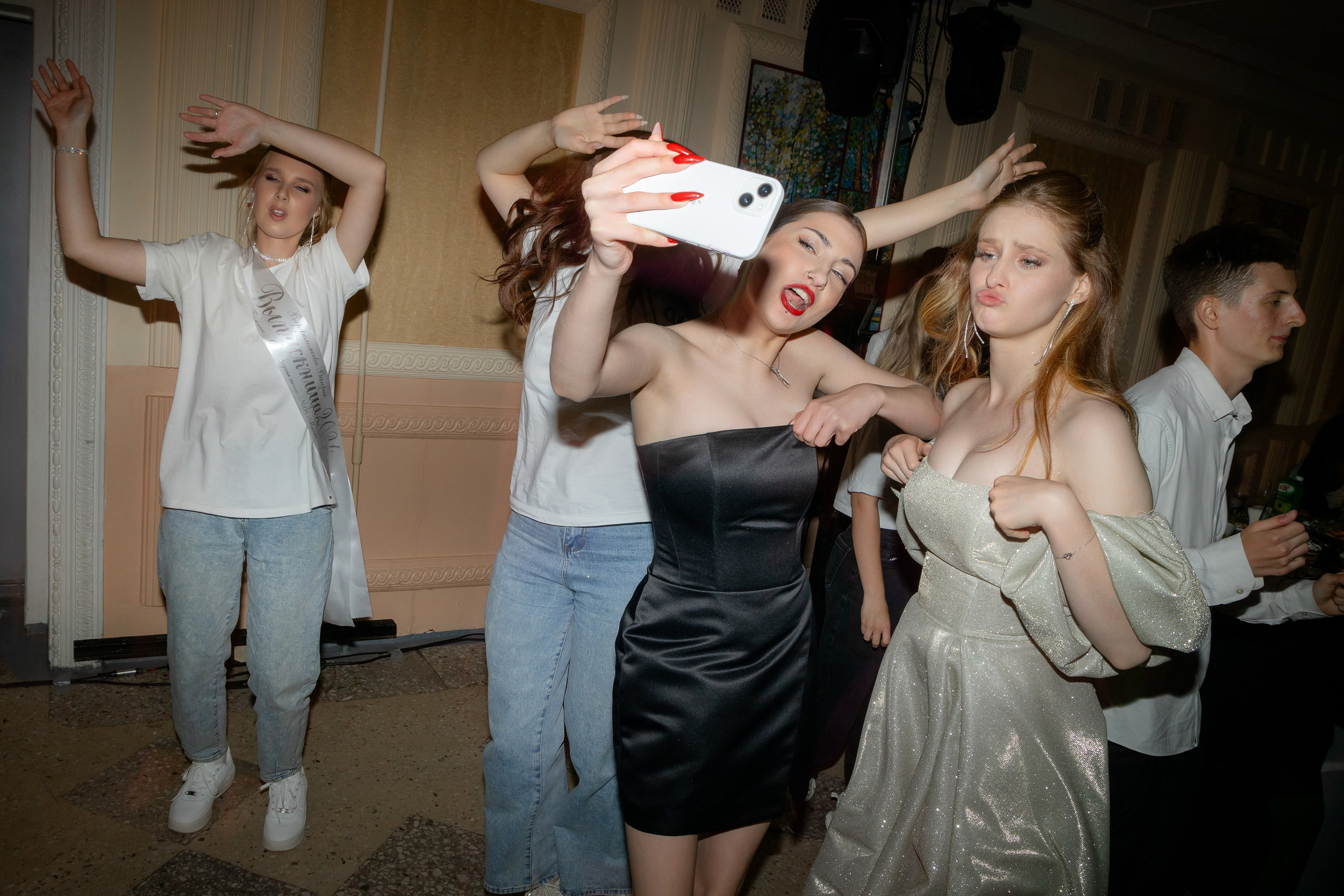 Школьный выпускной 2024 год в Соколе (Минск). Свадебный фотограф в Минске/Беларуси Сергей Спиридонов