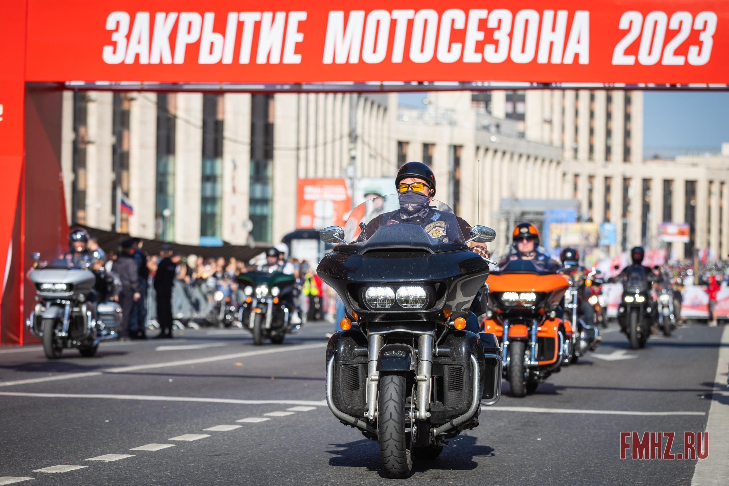 Закрытие Мотосезона 2023 на проспекте Академика Сахарова. Фотограф Владимир Охрименко