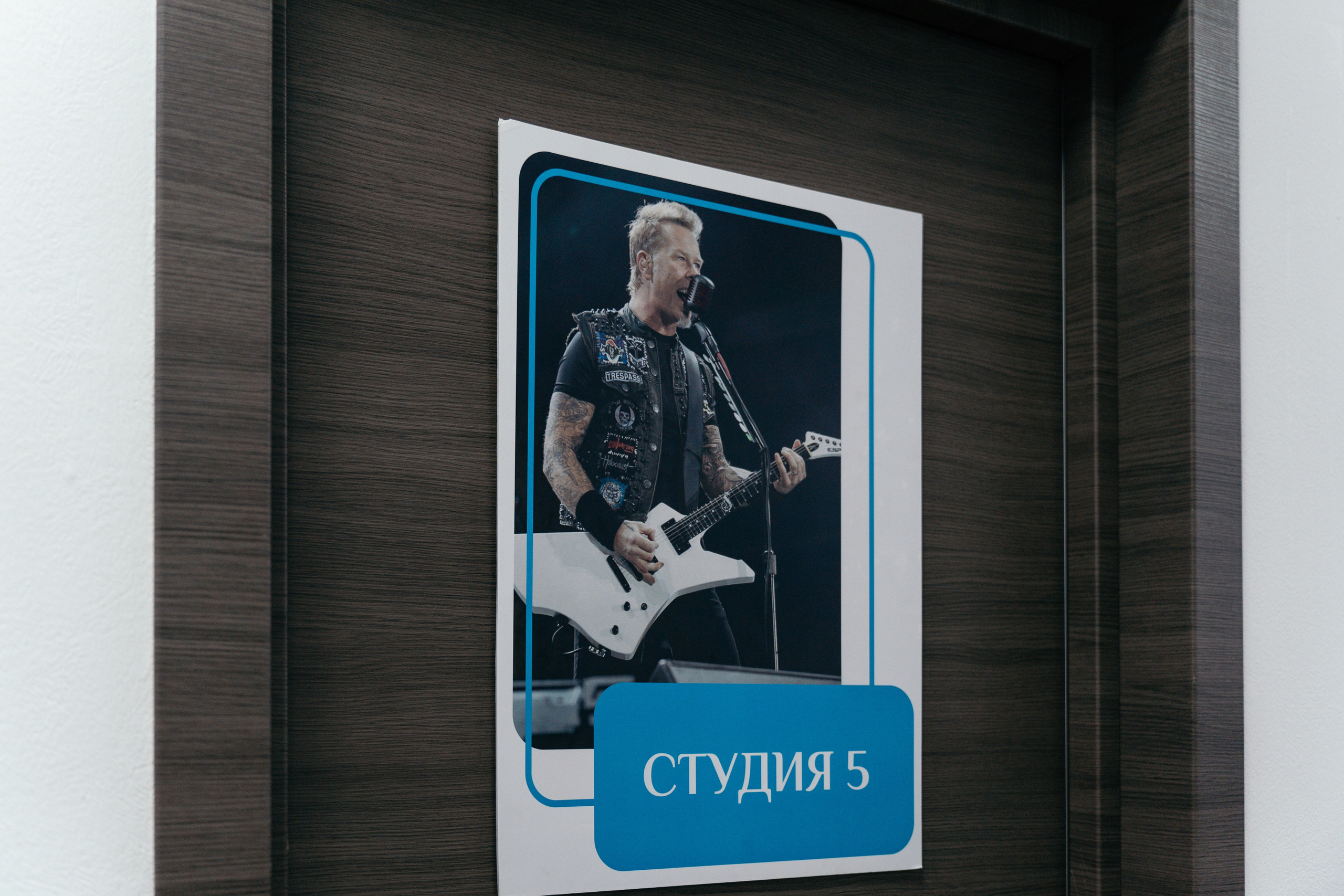 Hi Music. Я занимаюсь событийной, свадебной, товарной, студийной… фотографией