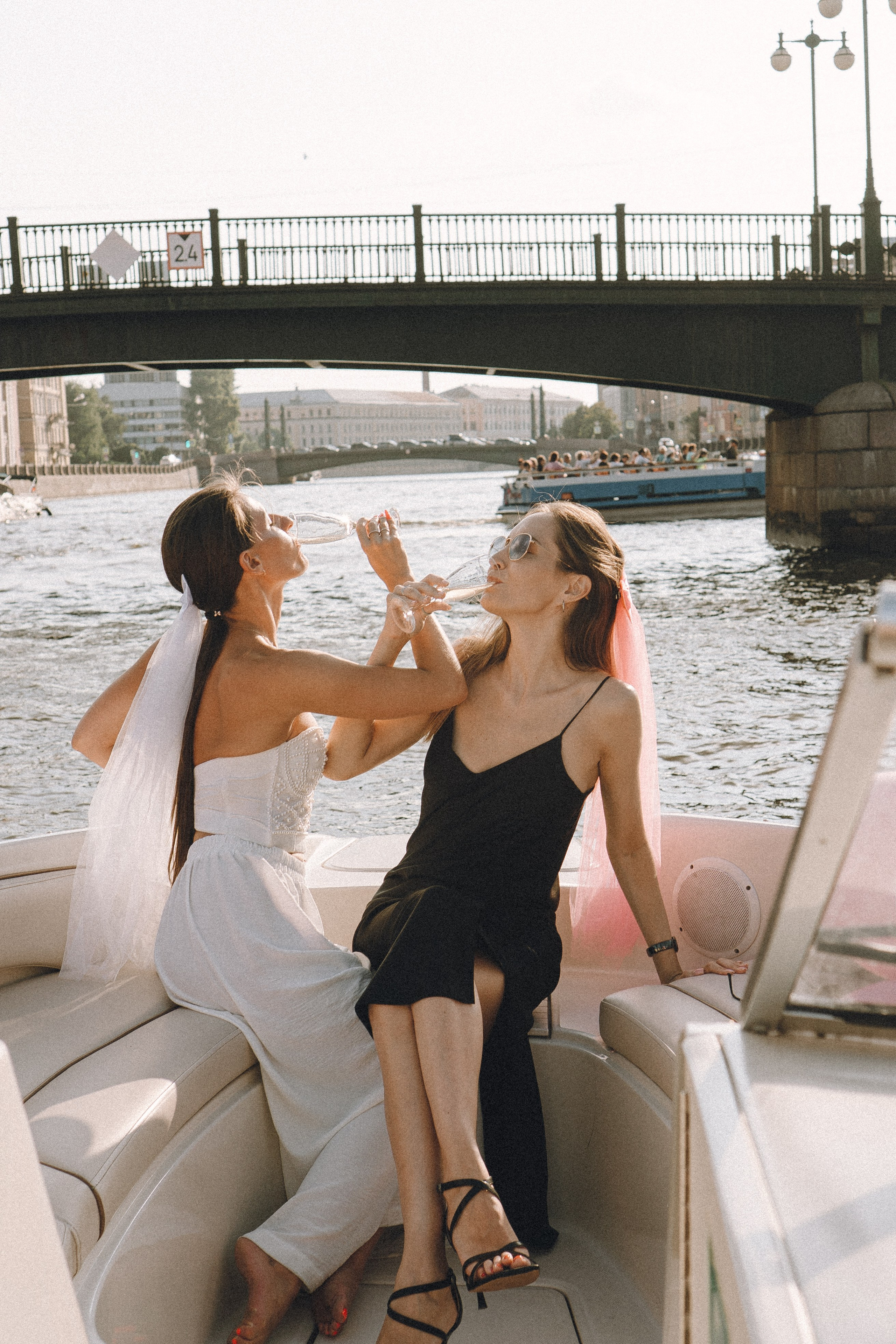 ДЕВИЧНИК НА КАТЕРЕ. Профессиональный фотограф, Санкт-Петербург — Виктория Богомолова