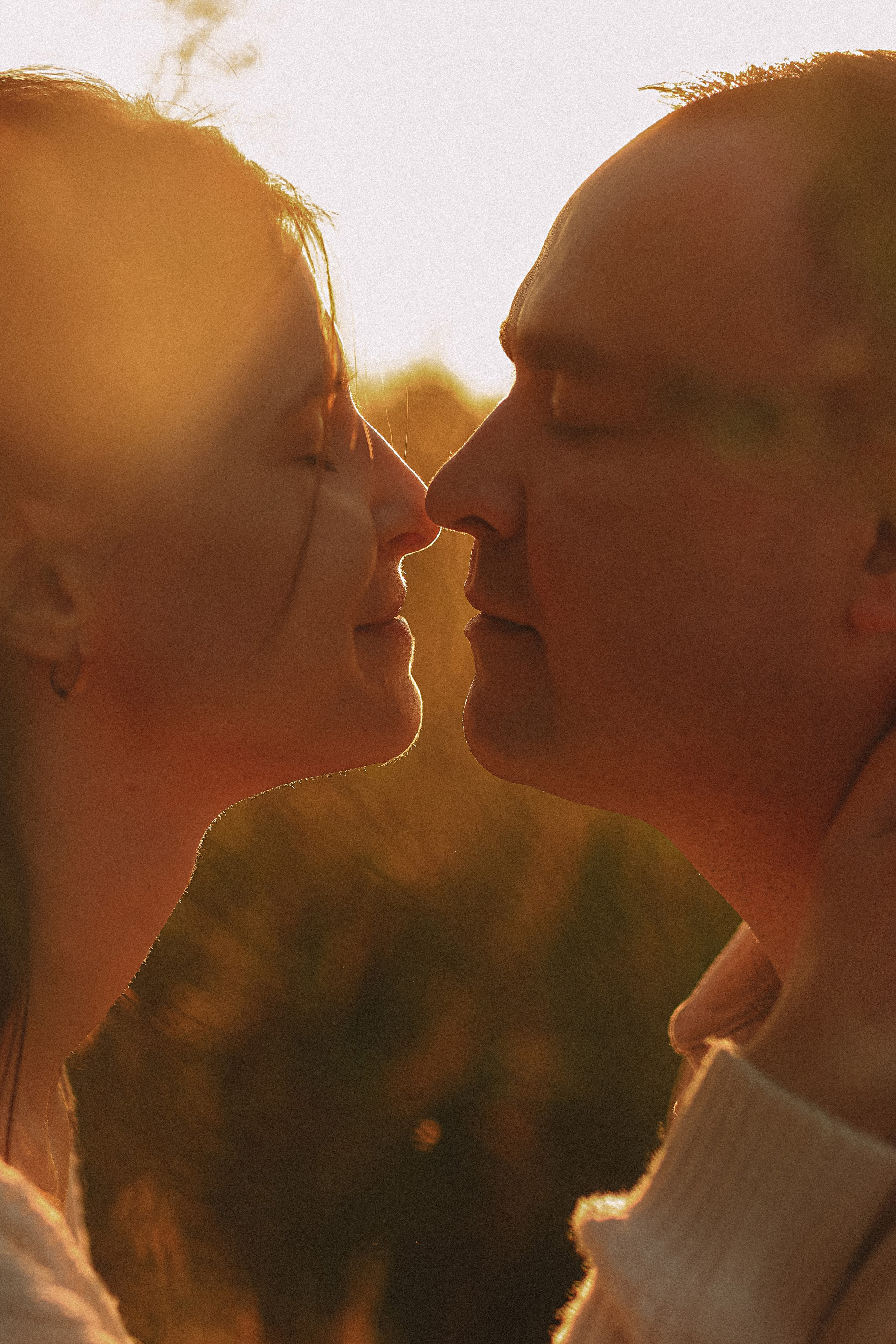 Поле love story на закате. Семейный фотограф Тюмень, фотограф на роды Салмина Мария