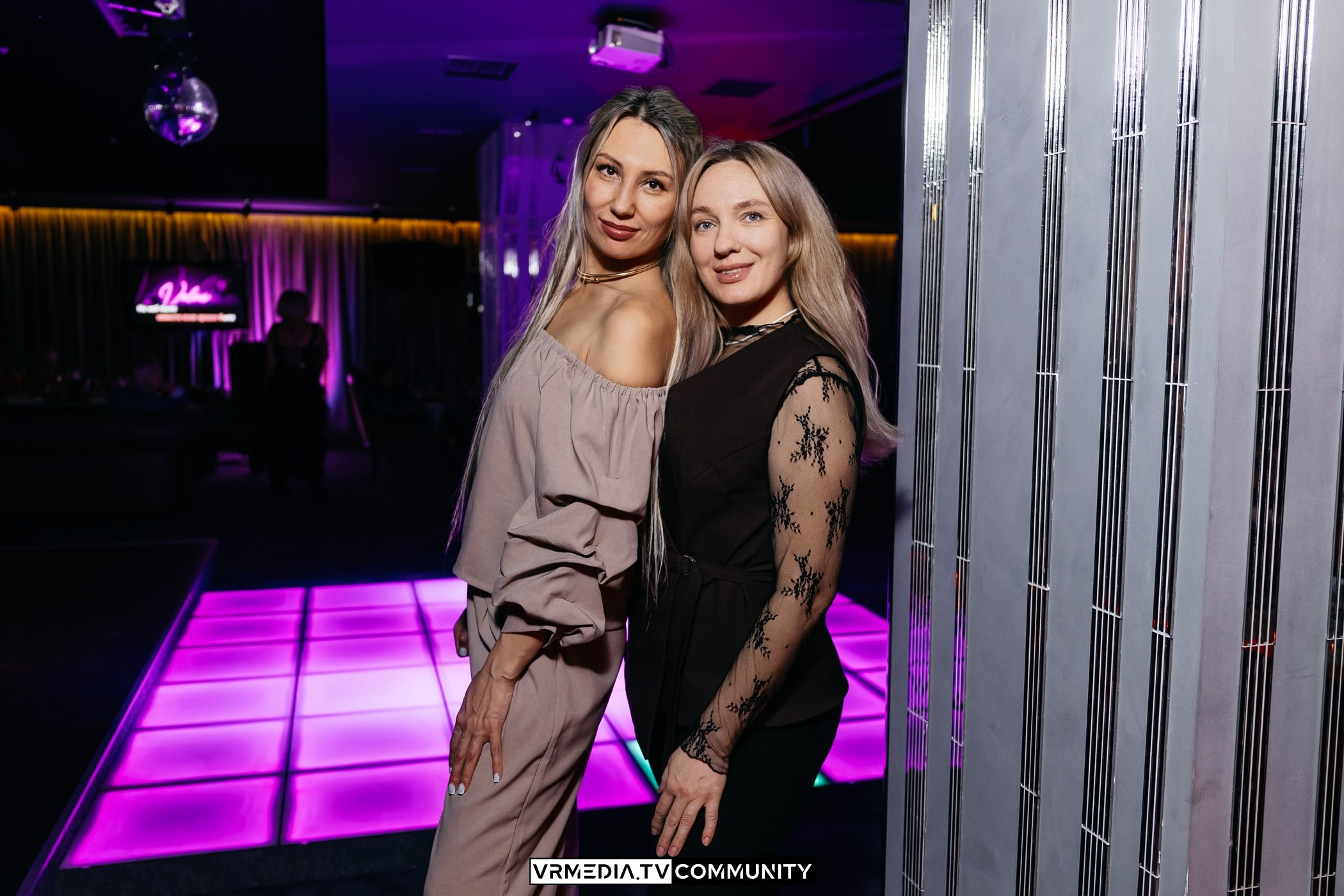 Вечер в караоке-баре «Volna»