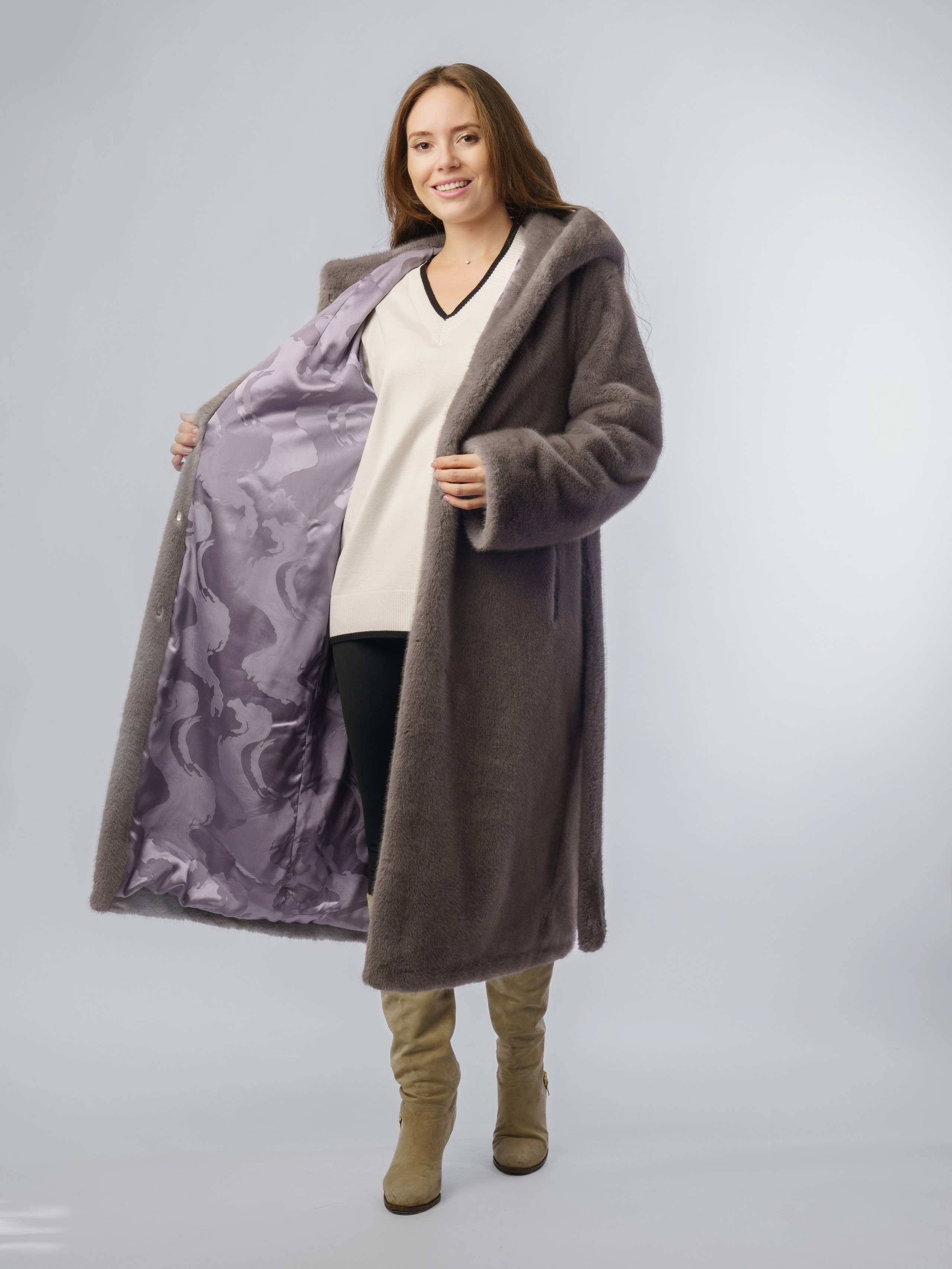 Шубы, модель Кристина. KED Production — продакшн из СПб. Создаём фото, видео и контент, который помогает брендам и селлерам продавать больше