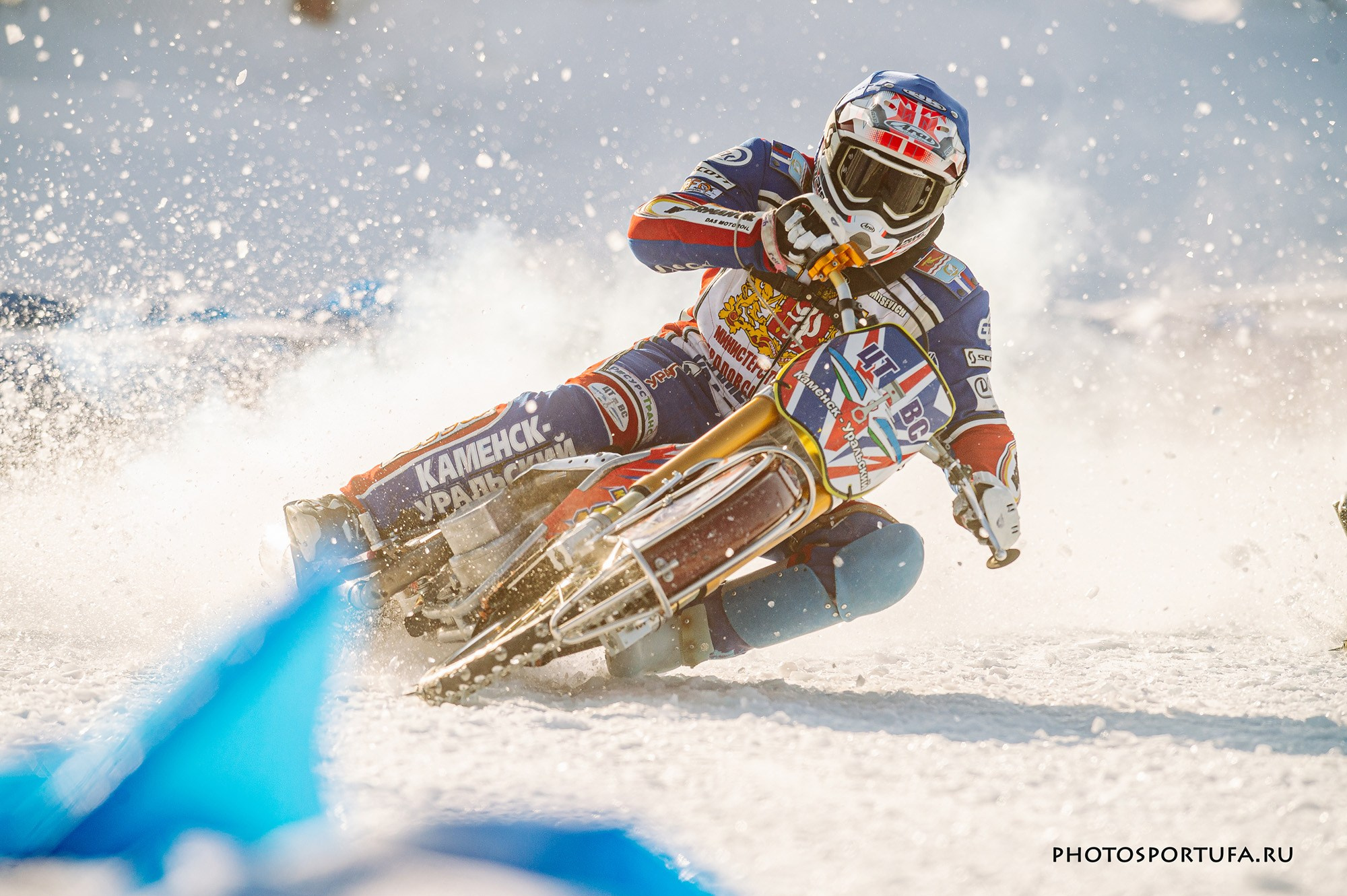 Мотогонку на льду. Спортивный фотограф в Уфе Евгений Буров