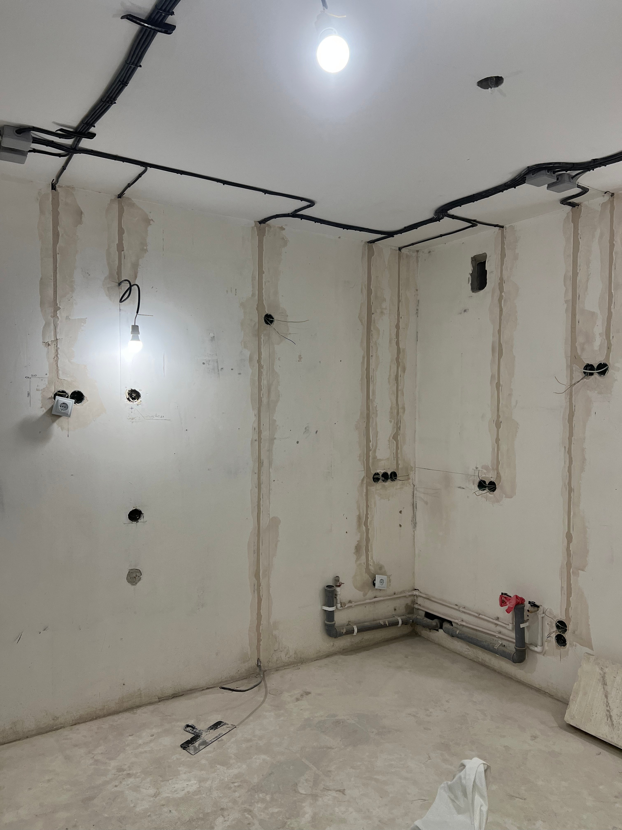 Профессиональные электромонтажные работы в двухкомнатной квартире во Всеволожске. IlluminaSPB — Ваш надежный партнёр в мире электричества