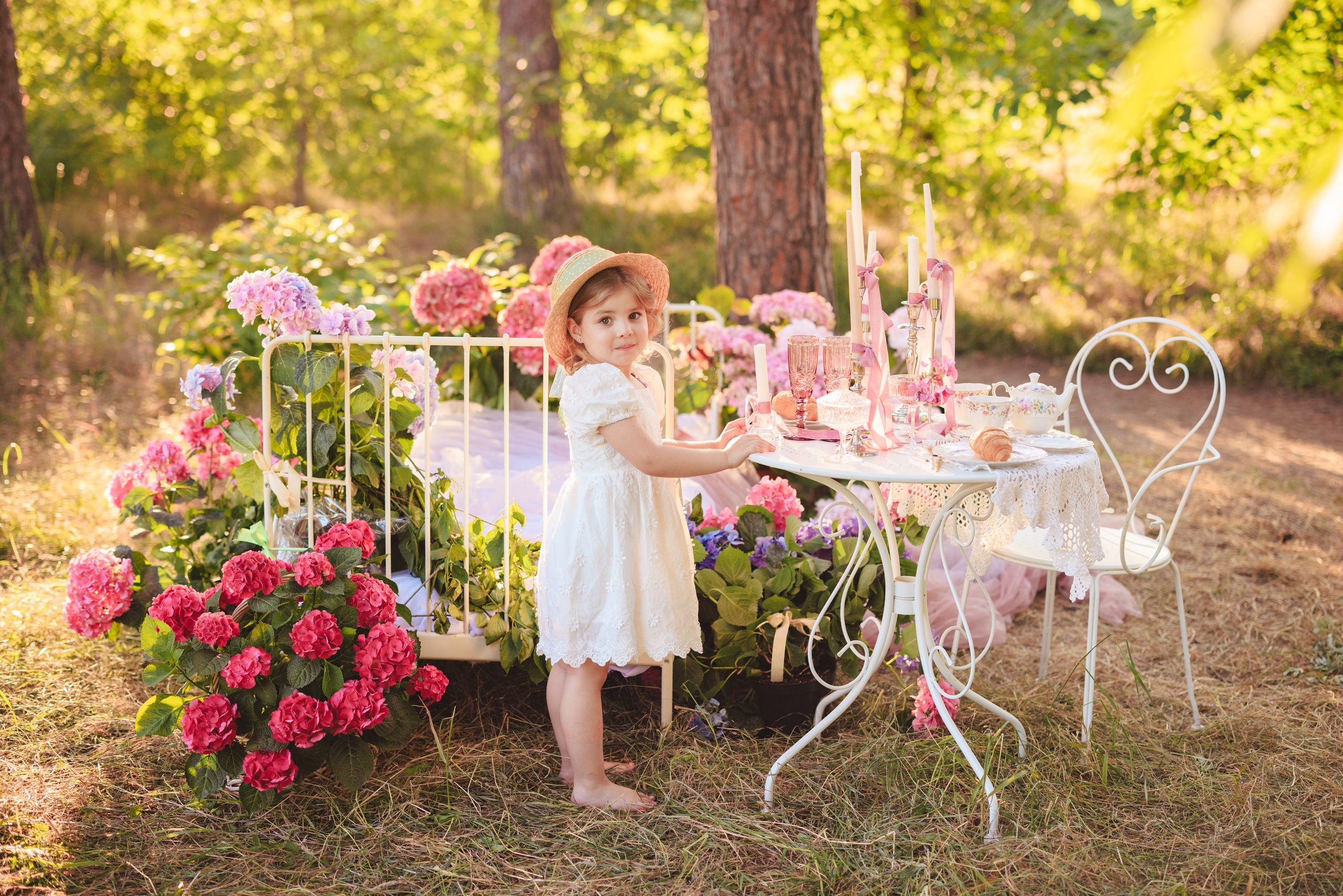 Цветочная кровать с кроликами. Семейный и детский фотограф в Краснодаре Анна Трашкова