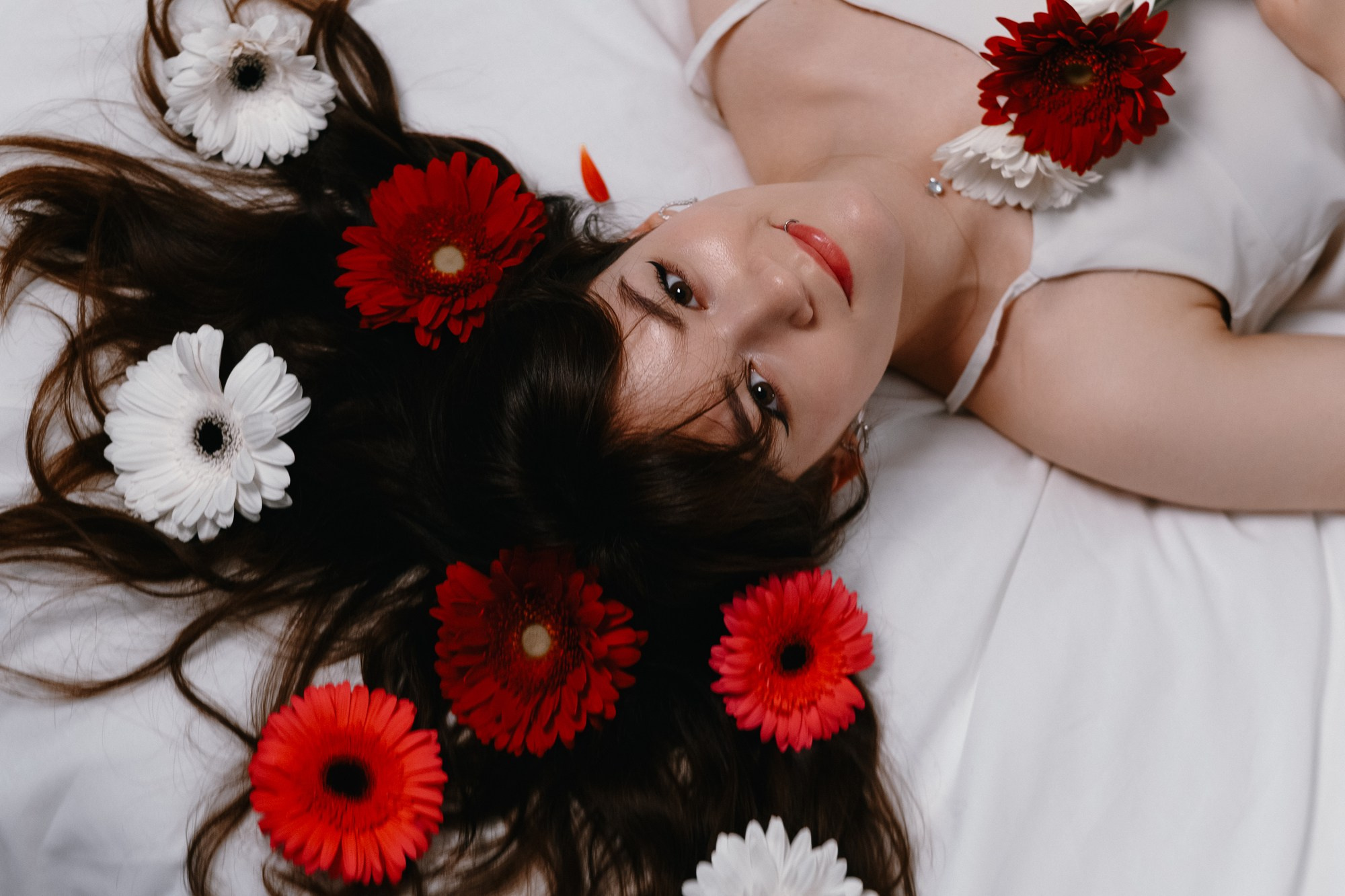 Фотограф в Тюмени — Эстетичная фотосессия на день рождения и 8 марта. Портретный фотограф Тюмень Дарья Мустафина