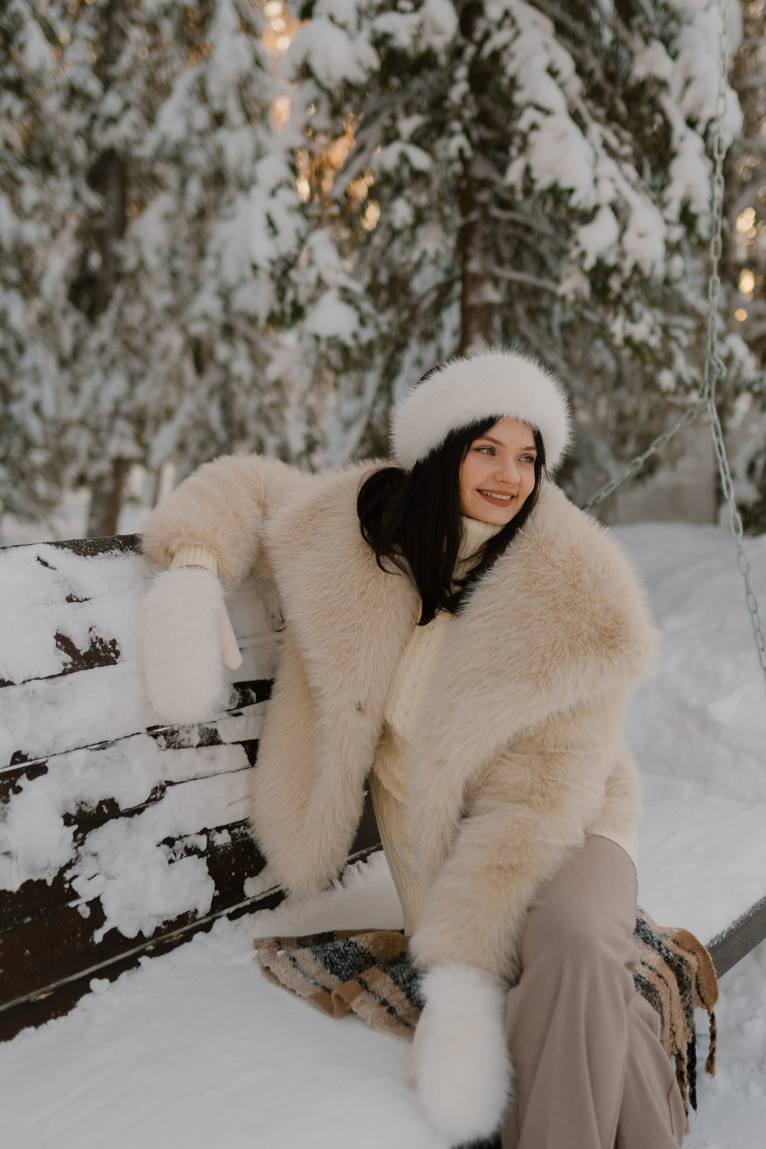 Особый колорит края с Северным сиянием, лунным светом и фантастическими видами наполняет сердце радостью и чувством прекрасного.