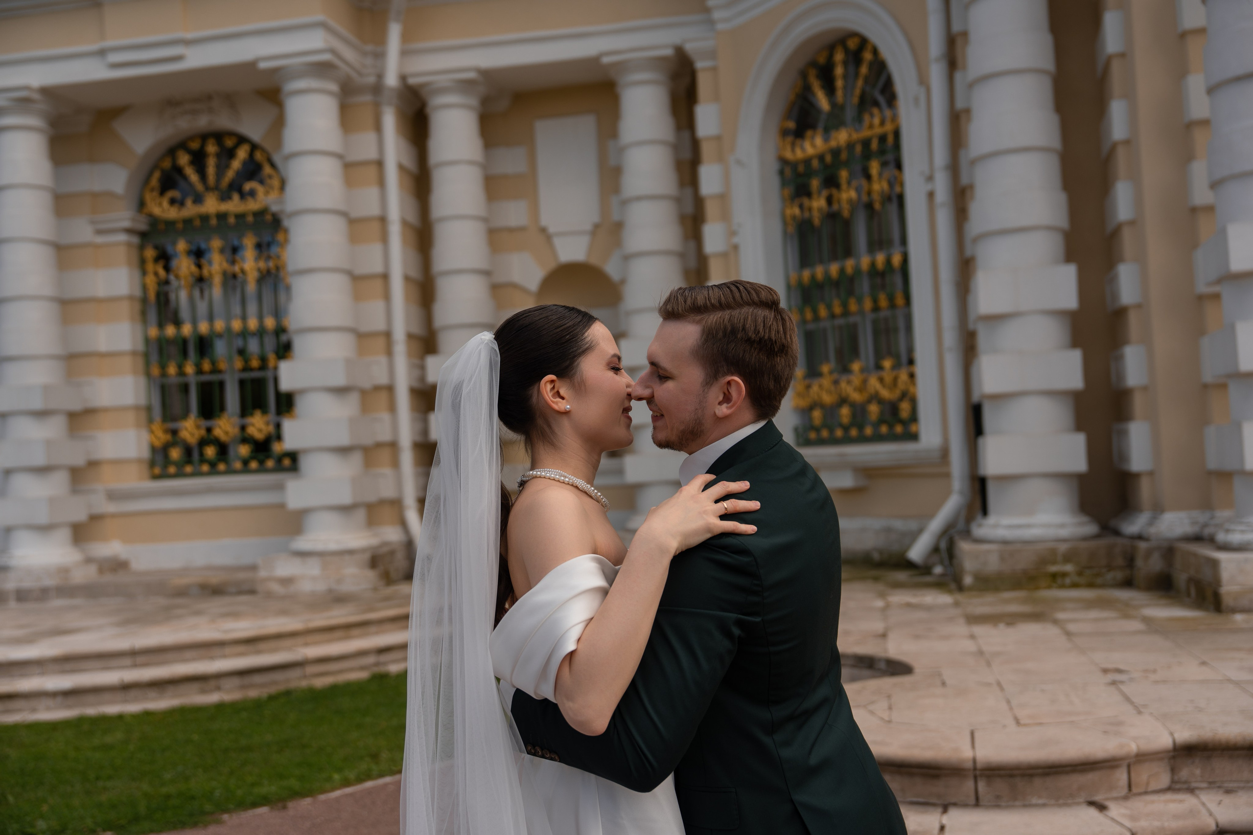 Влад и Илина в Кусково. Свадебный фотограф в Москве Анна Полушина