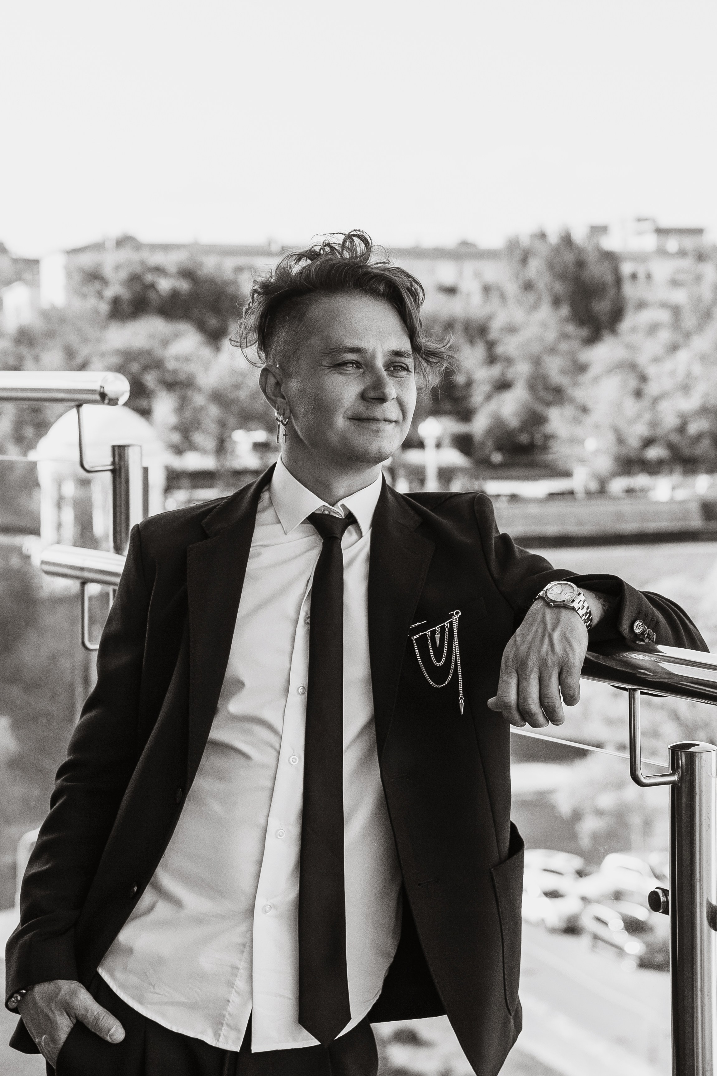 Гости украли жениха и невесту для фотографий на крыше ресторана Река. Событийный фотограф Максим Бескоровайновнов