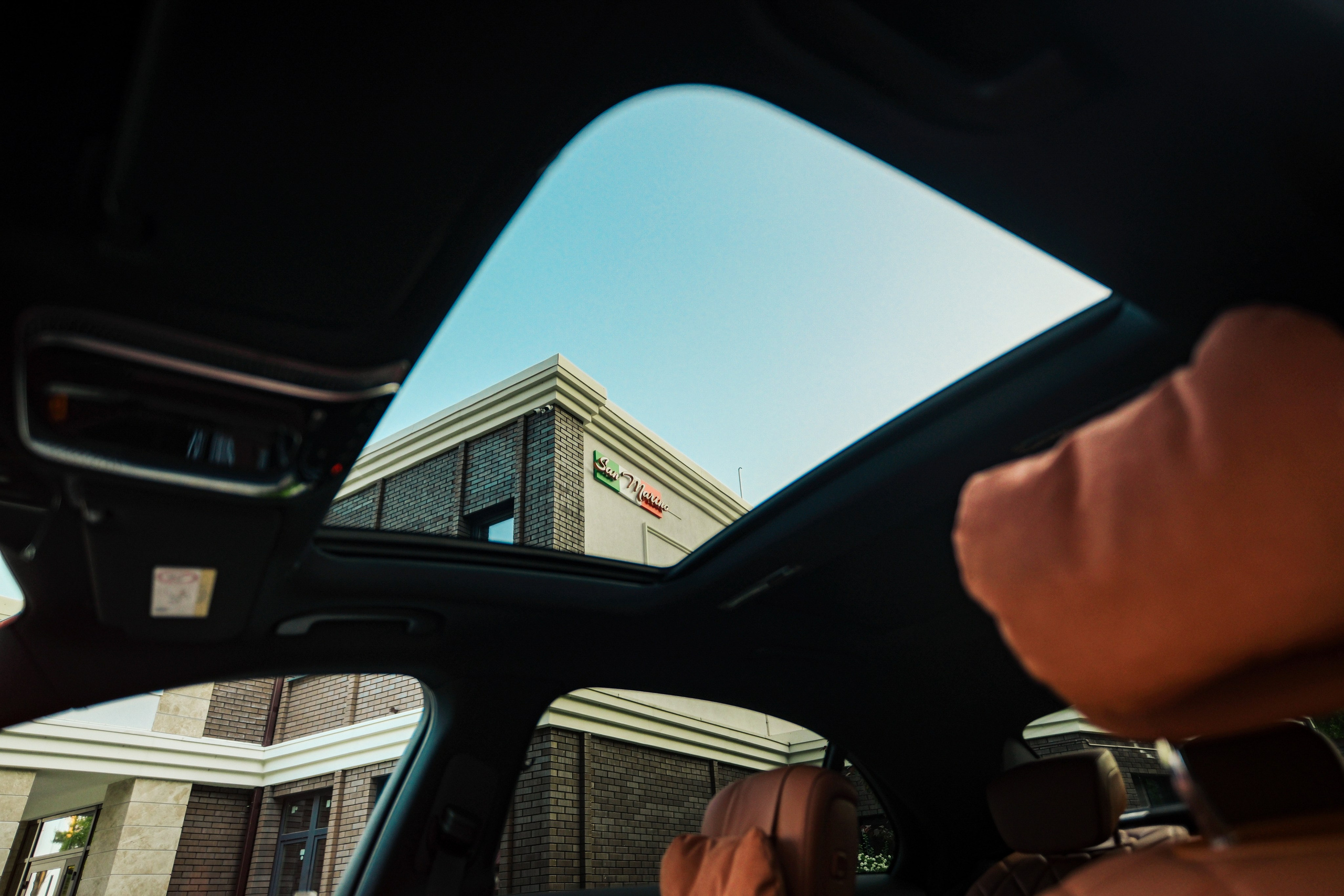 Профессиональная фотосессия Mercedes-Benz S-класс в&nbsp;Новосибирске. Автомобильный фотограф Чанчин Владимир: детальные снимки кузова, интерьера и&nbsp;динамики. Съемка автомобиля для продажи