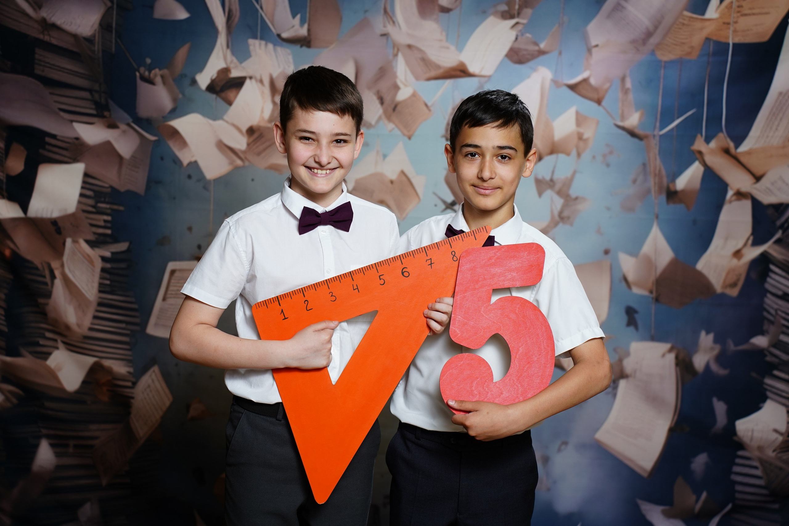 Фото с другом. MEMENTO.Выпускные альбомы, школьные, юбилейные и другие книги. Ростов-на-Дону