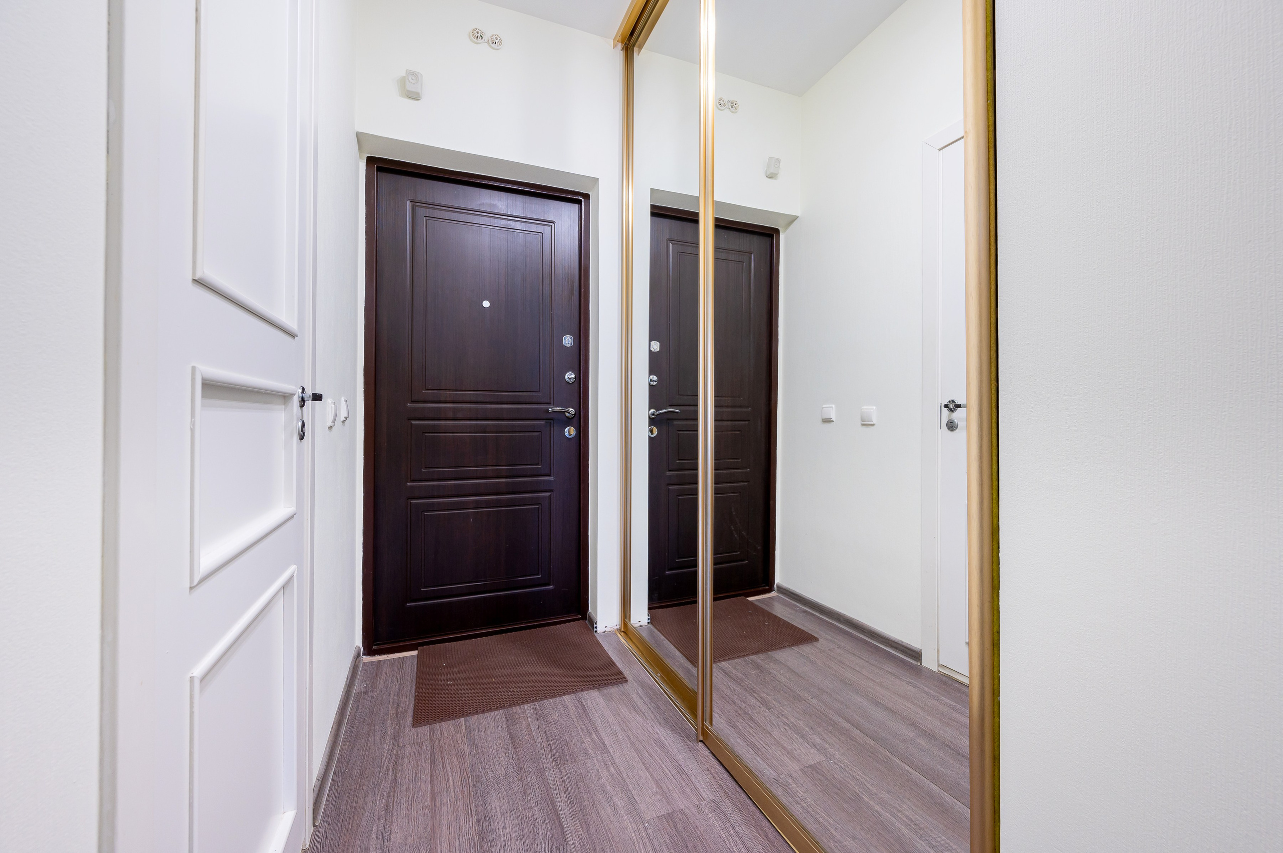 Студия на Дунайском. Интерьерный фотограф. Фото- видеосъемка недвижимости Санкт-Петербург