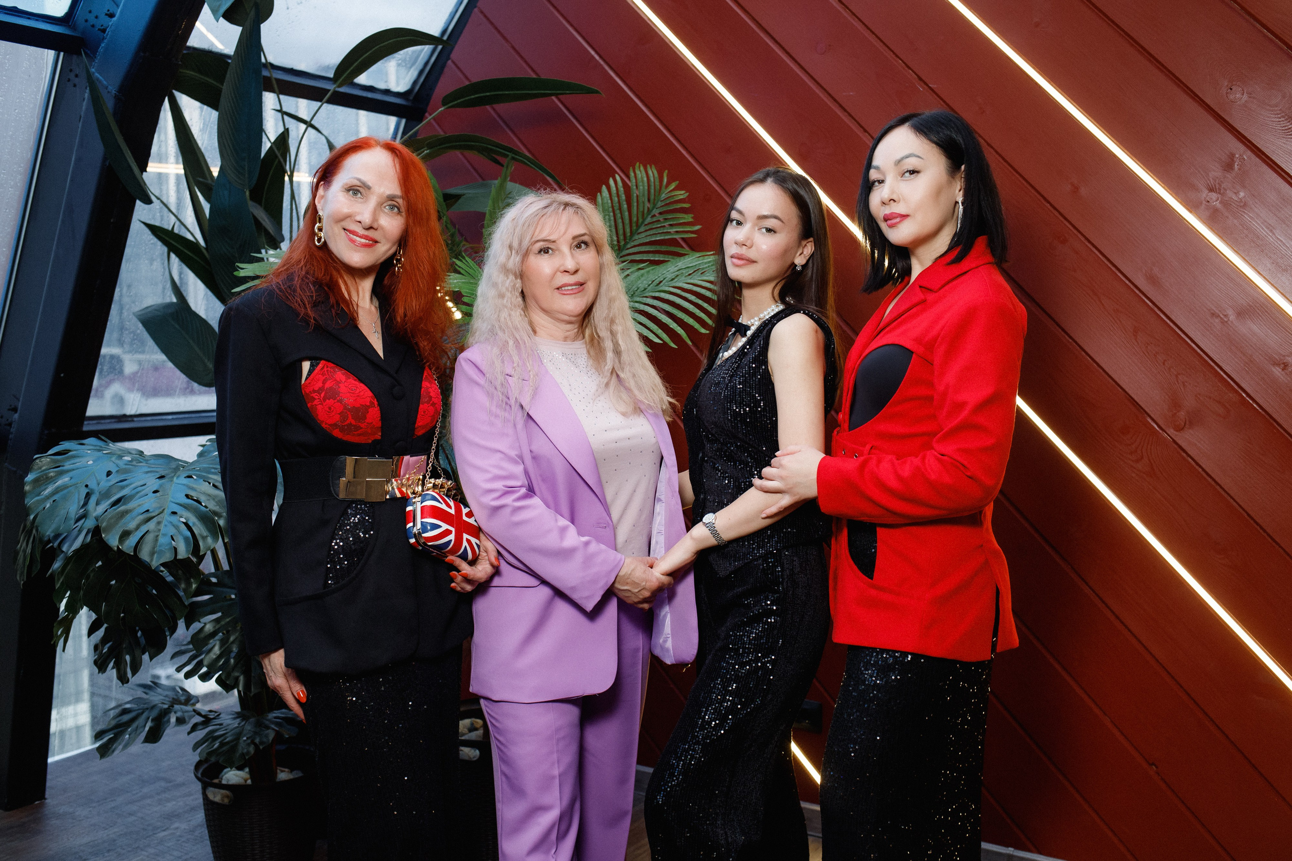 QUEEN KHV [12 ЛЕТ]. СВОИ. ФОТООТЧЕТЫ-СОБЫТИЯ-МЕСТА