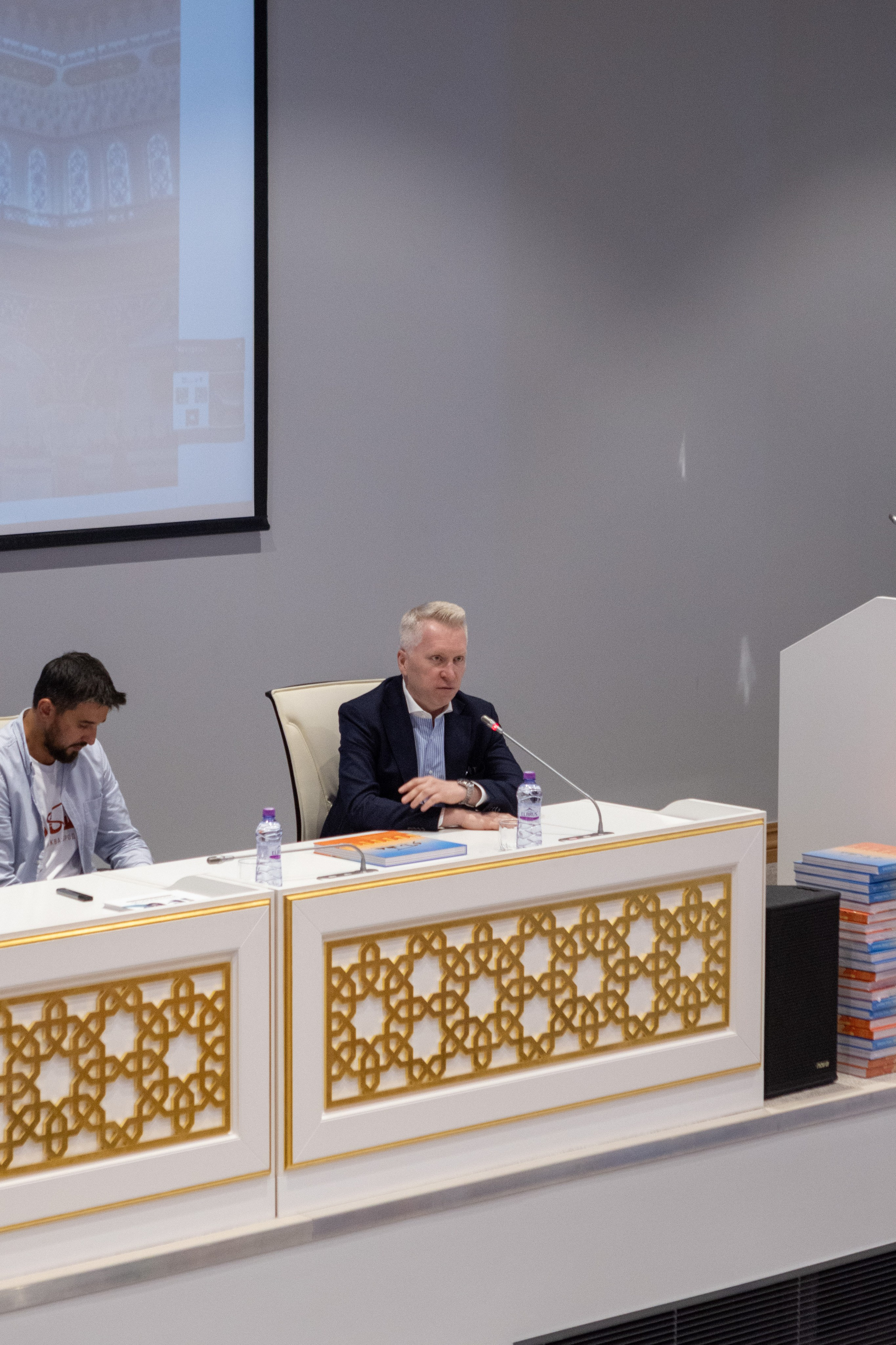 Репортаж с презентации книги — «Москва: город вязевый». Рекламный, предметный, репортажный, семейный фотограф и художник в Москве