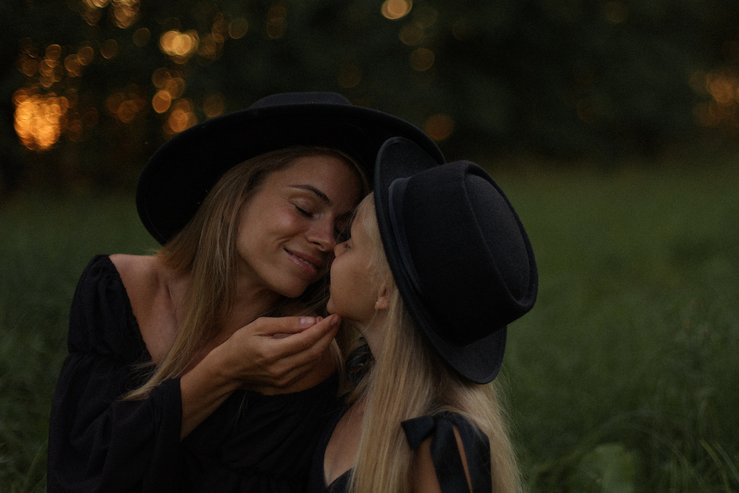 Не отпускай мою руку. Фотограф — Ольга Косолюкина