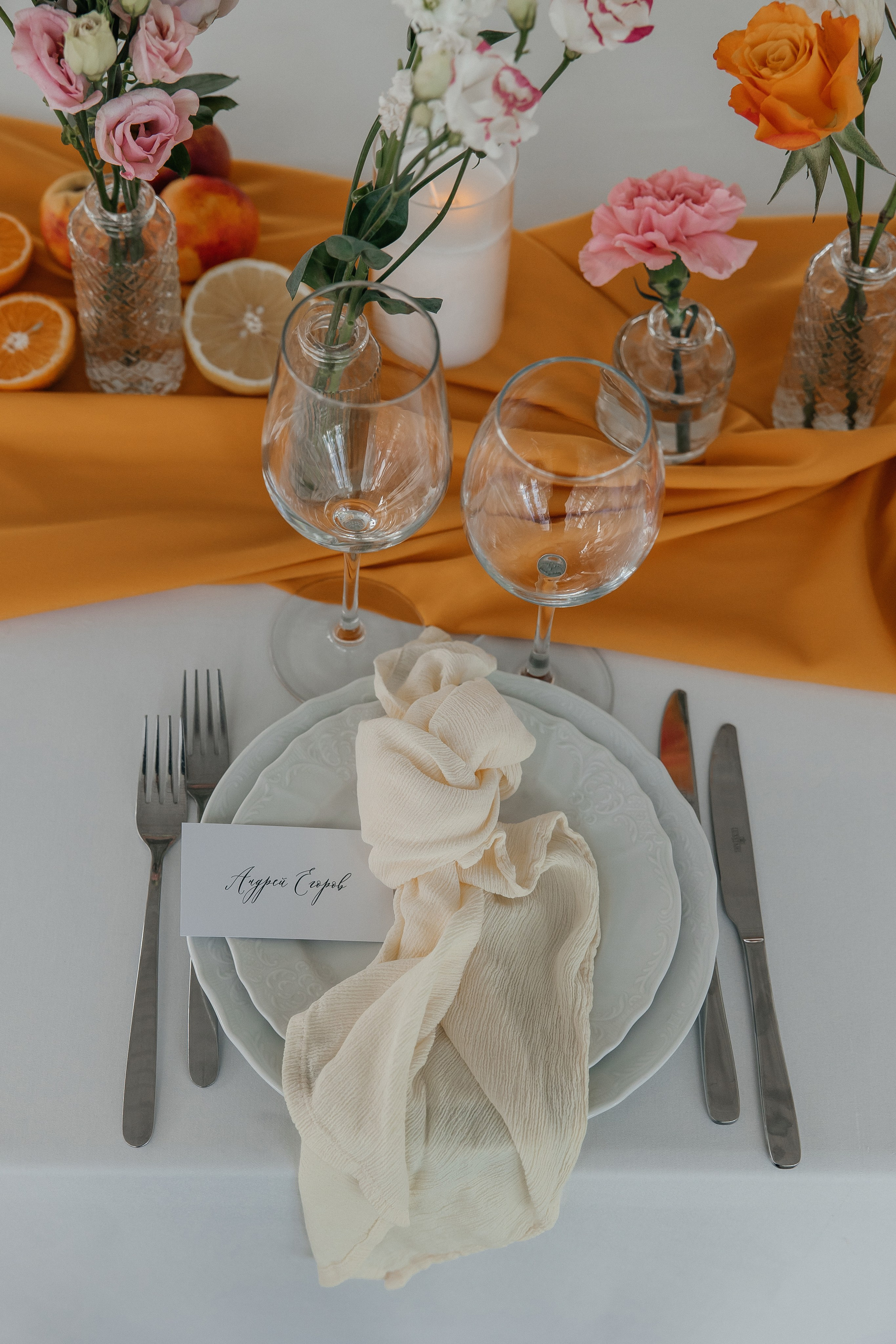 Свадебная фотосессия в ресторане Турандот, свадьба на площадке House for wedding Дом у озера. Свадебный фотограф в Москве Дарья Олендарёва