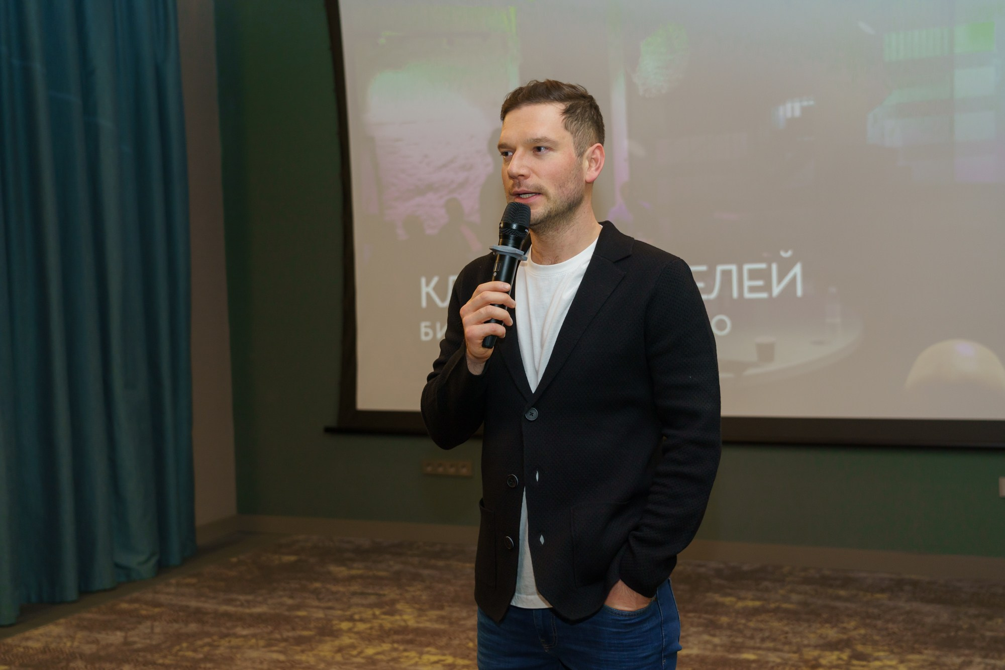 Выступление спикера. Photomantis