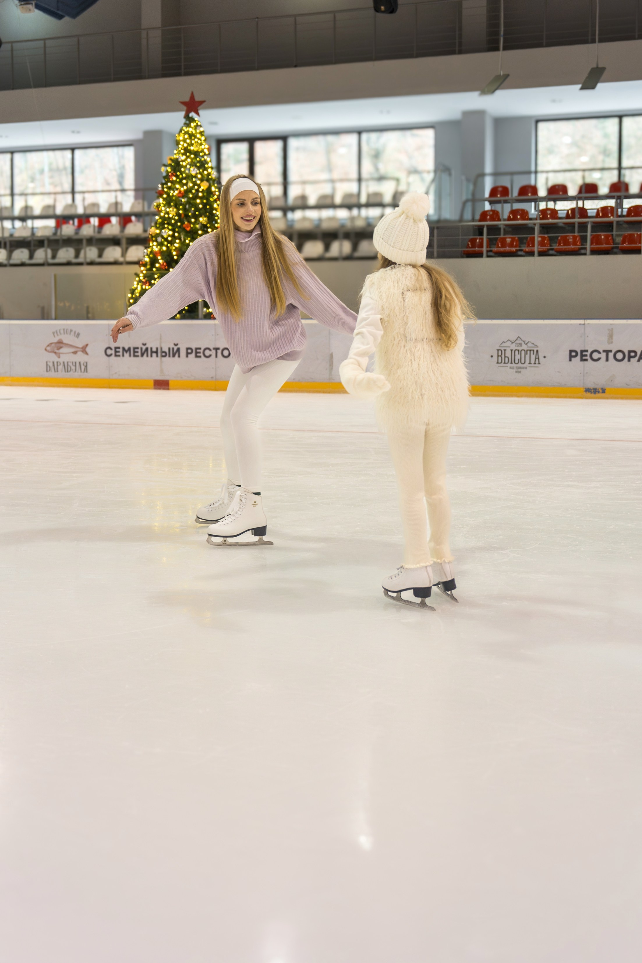Контент съемка на катке для курорта Роза Хутор. Репортажный фотограф в Красной Поляне и Сочи Павлюченко Екатерина