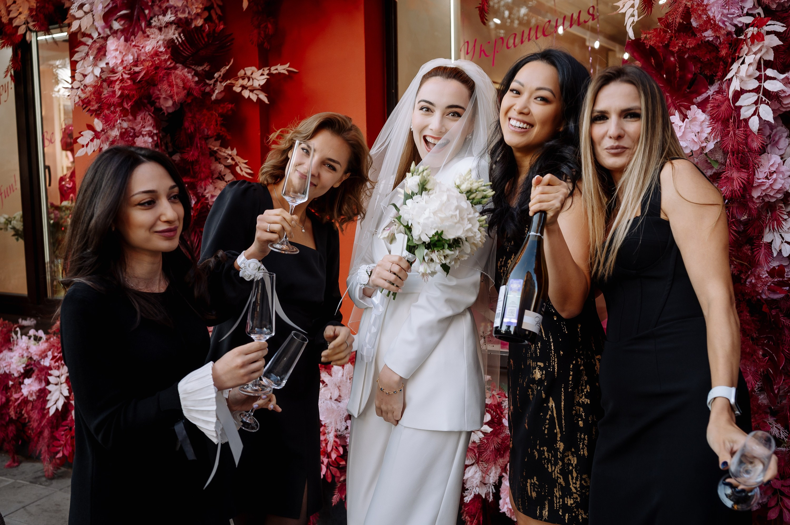 Девичник Лауры | Патриарши Пруды | 2023. Фотограф Вито Бурмасов | Москва