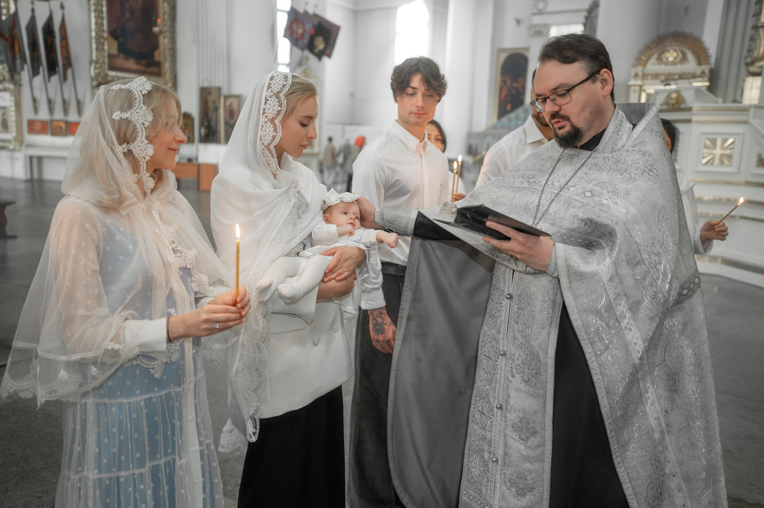 Крещение в Троице Измайловском соборе. Фотограф на крещение и венчание, семейный фотограф в Санкт-Петербурге