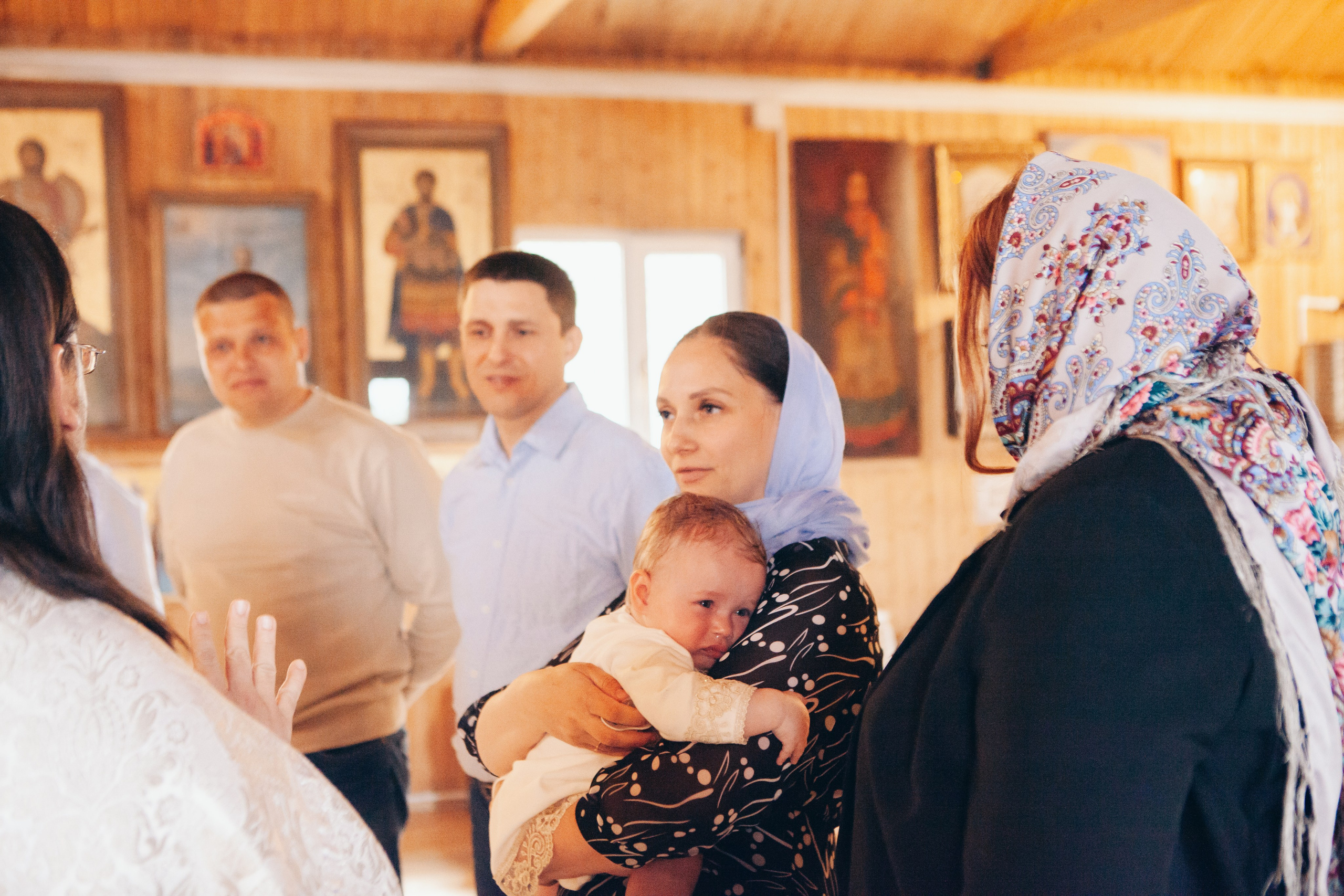 Крещение ребенка в церкви в москве. Фотограф Ольга Ефремова