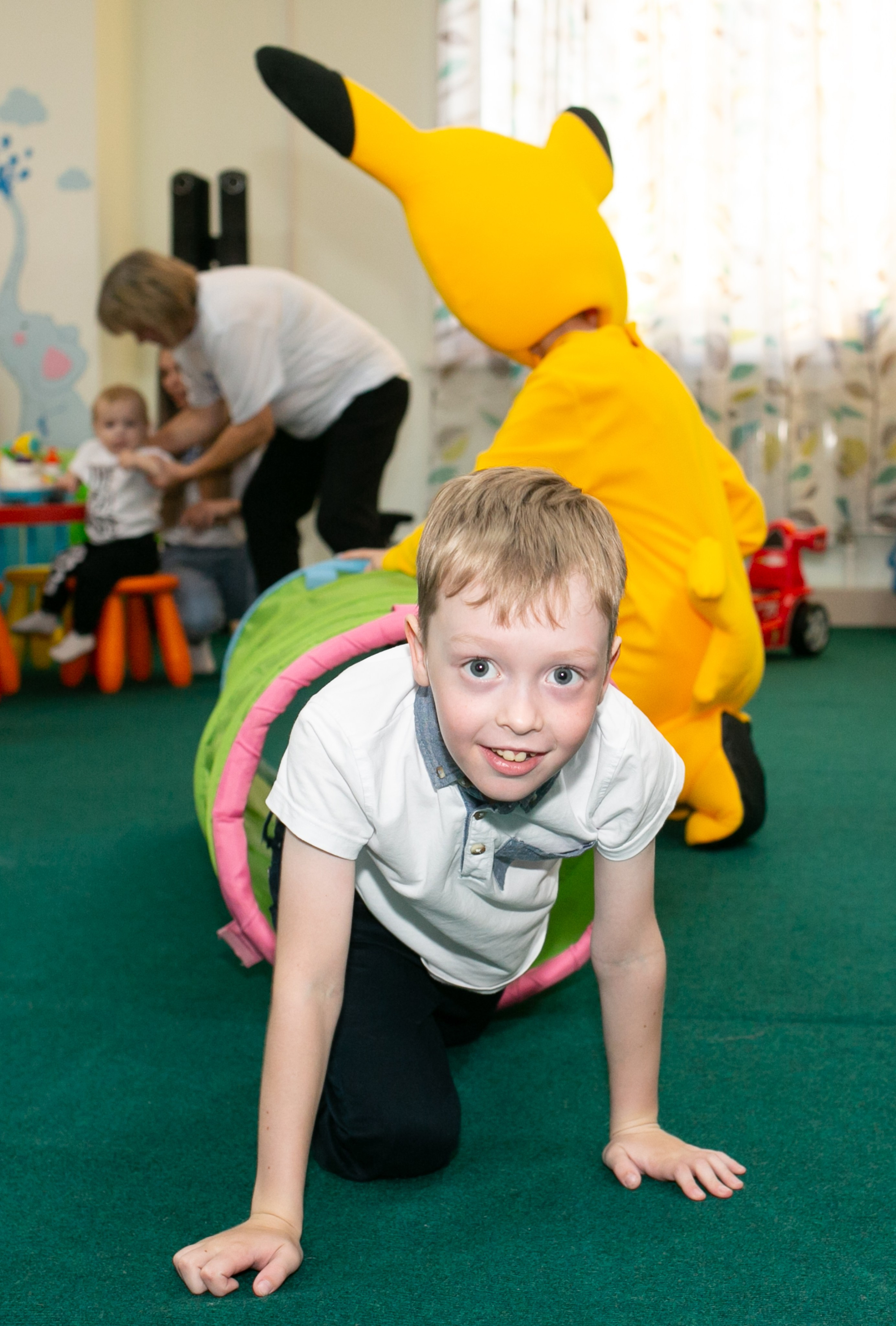 Белый кролик. Пикачу. Фотограф новорожденных и семейный фотограф НСО г. Бердск Марина Львова