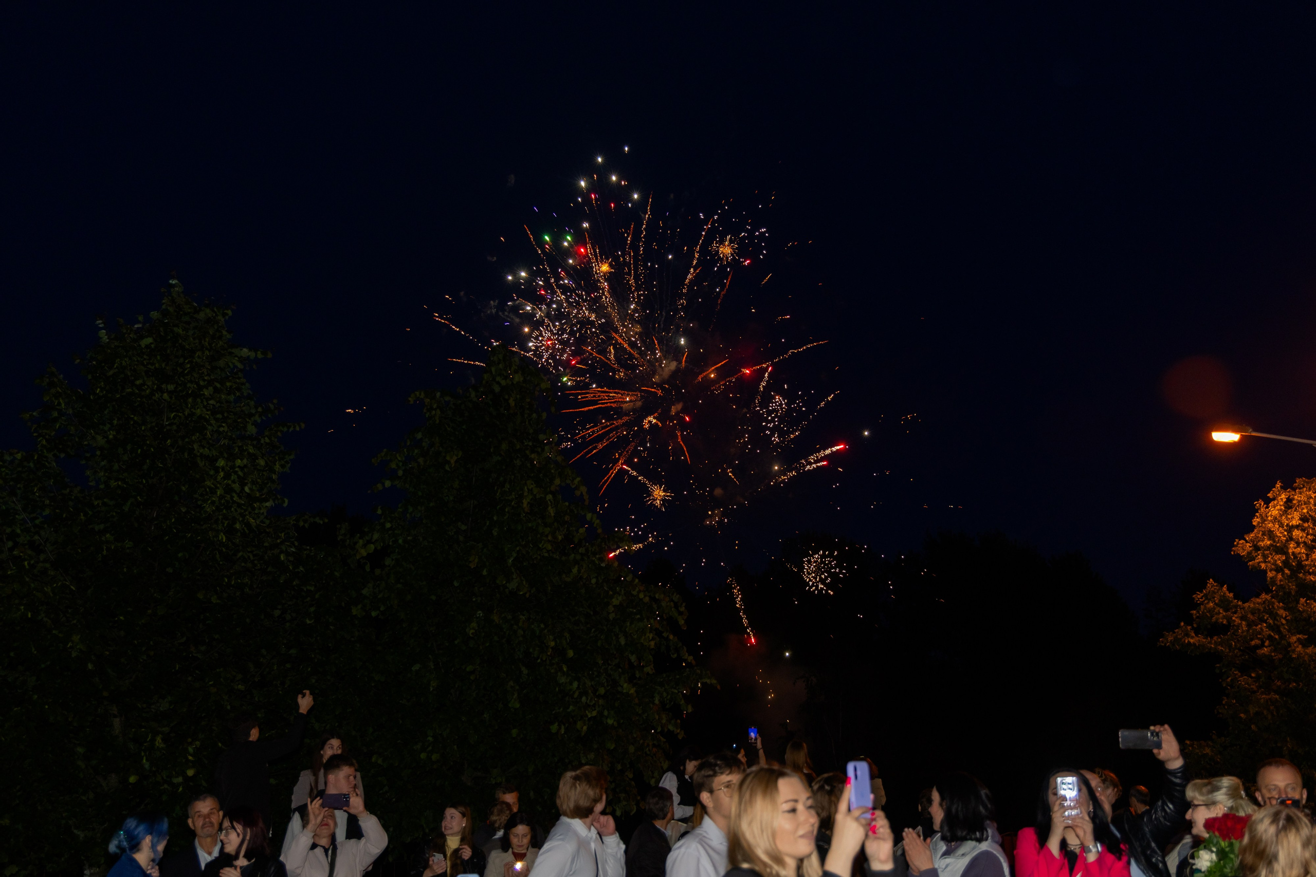 Школьный выпускной 2025 год в Минске, Беларуси. Свадебный фотограф в Минске/Беларуси Сергей Спиридонов