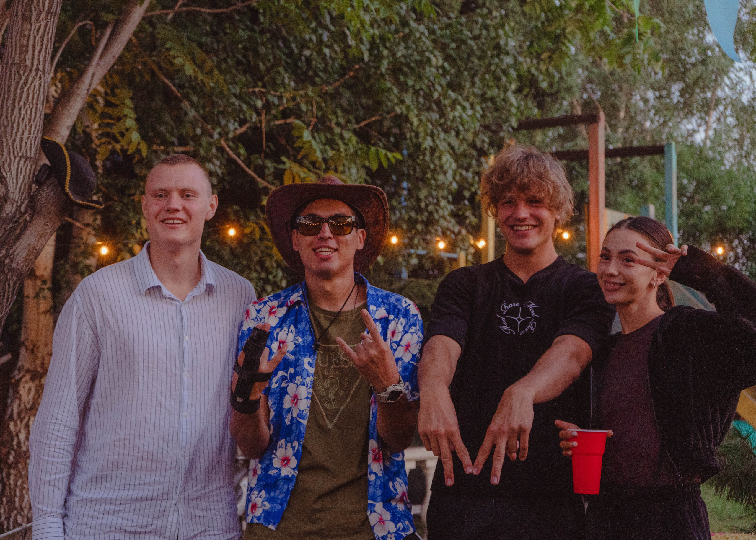 Гавайская вечеринка. Кир Анисин. Режиссер & фотограф