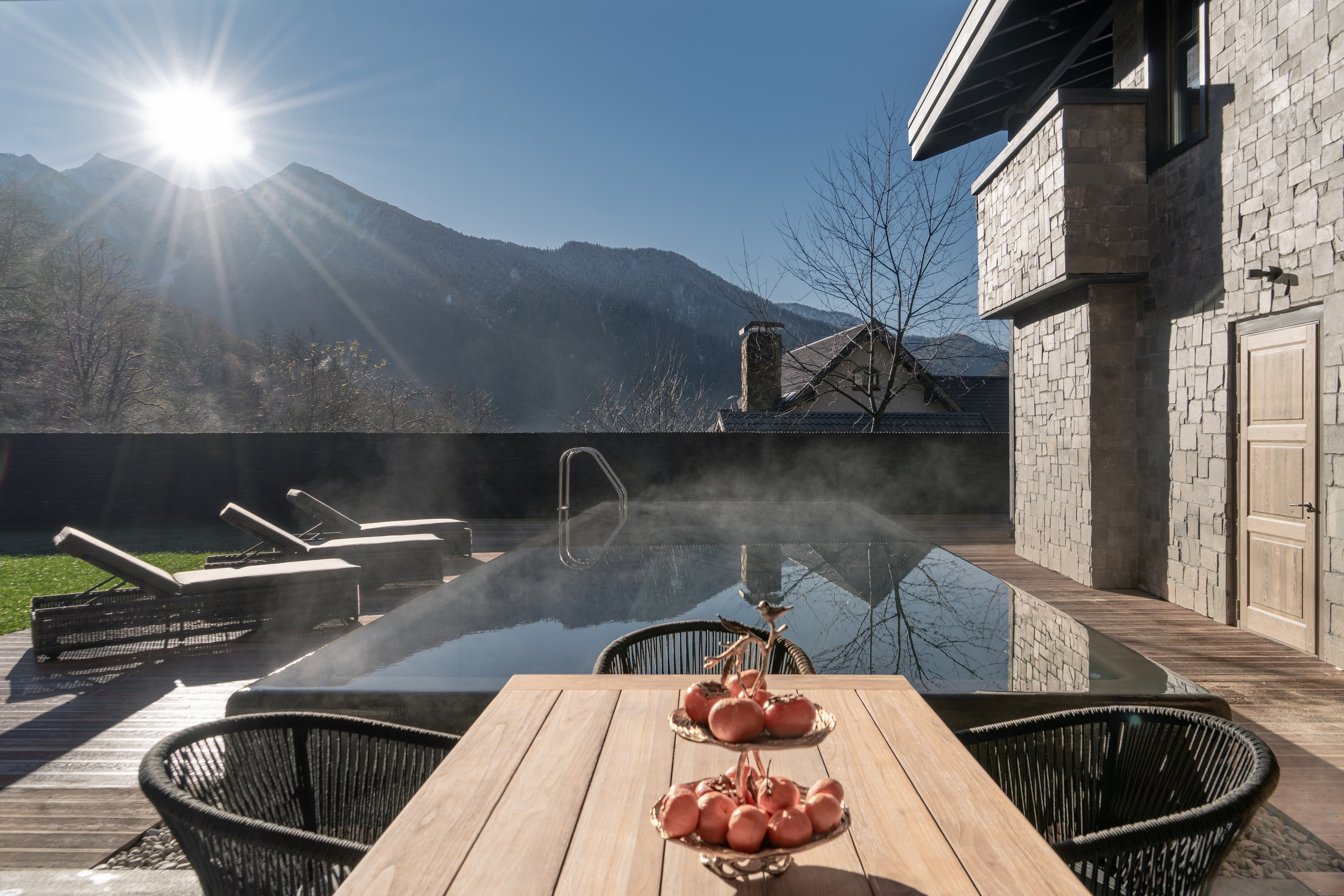 Загородный комплекс в стиле шале — экстерьер. Репортажный фотограф в Красной Поляне и Сочи Павлюченко Екатерина