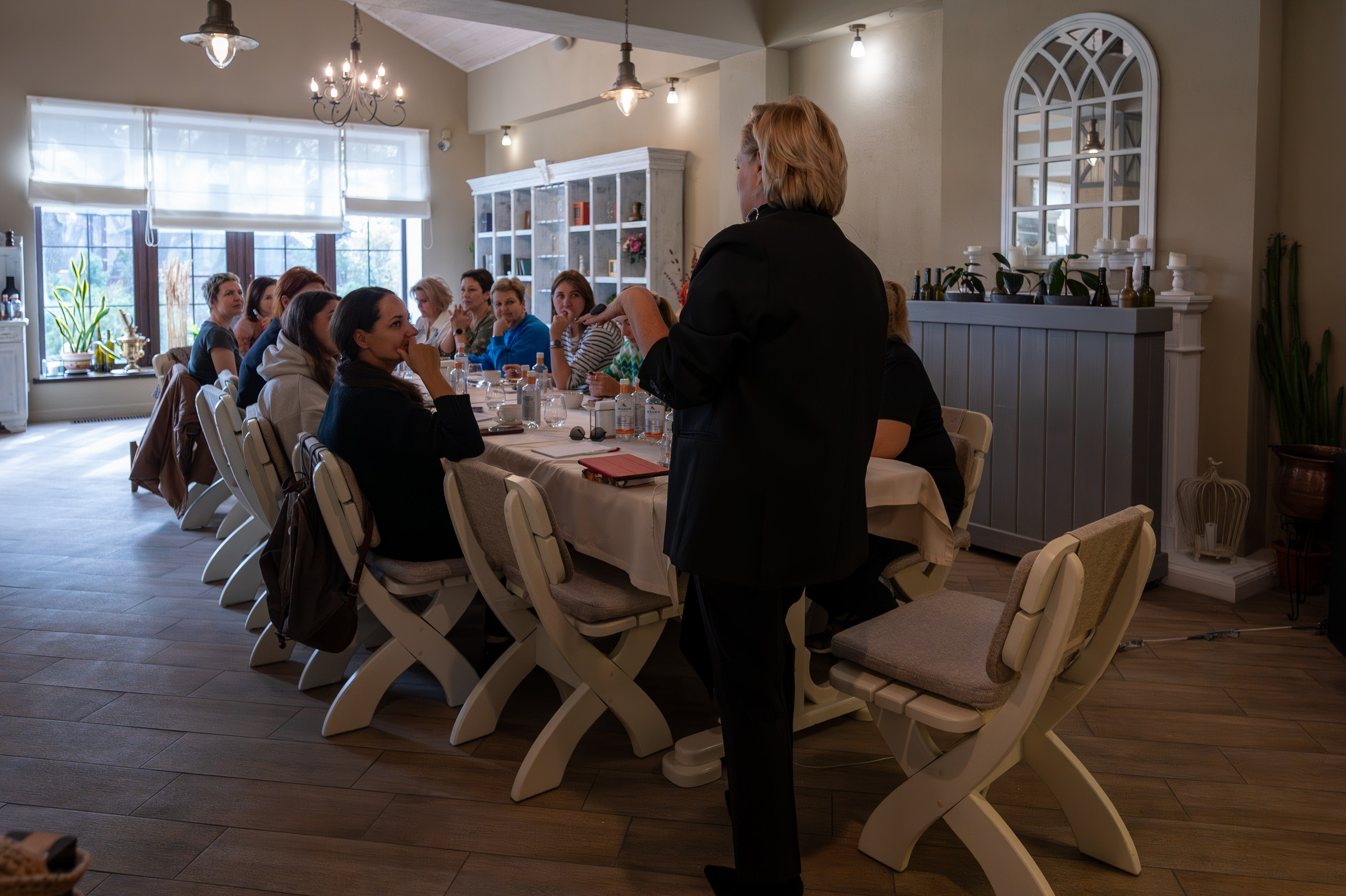 Литературная мастерская с Ольгой Шутовой в «Винотеррии». Репортажный фотограф в Красной Поляне и Сочи Павлюченко Екатерина