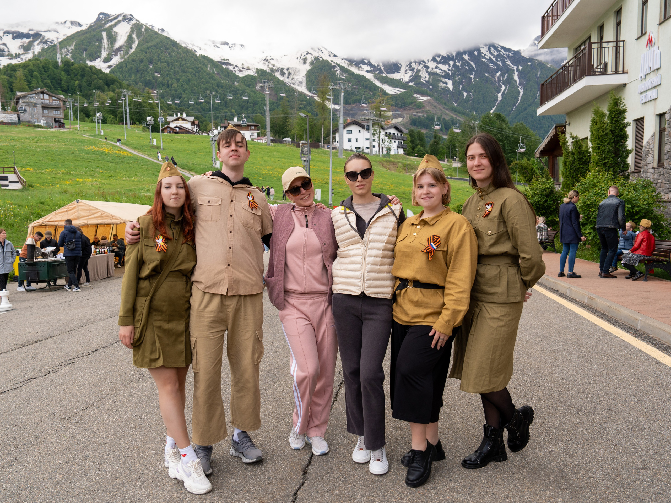 Шествие бессмертного полка 9 мая 2024 Rosa Springs. Репортажный фотограф в Красной Поляне и Сочи Павлюченко Екатерина