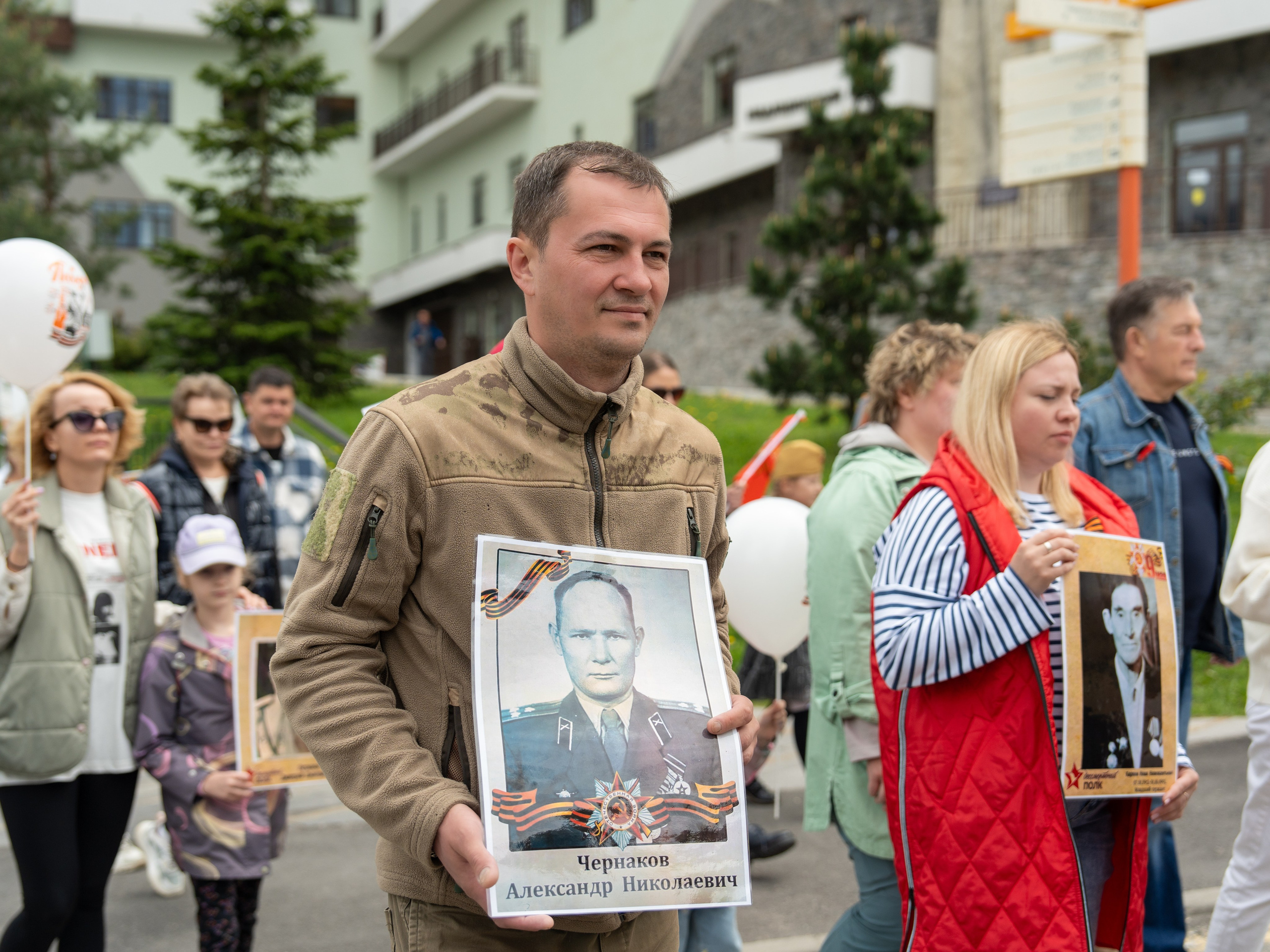 Шествие бессмертного полка 9 мая 2024 Rosa Springs. Репортажный фотограф в Красной Поляне и Сочи Павлюченко Екатерина