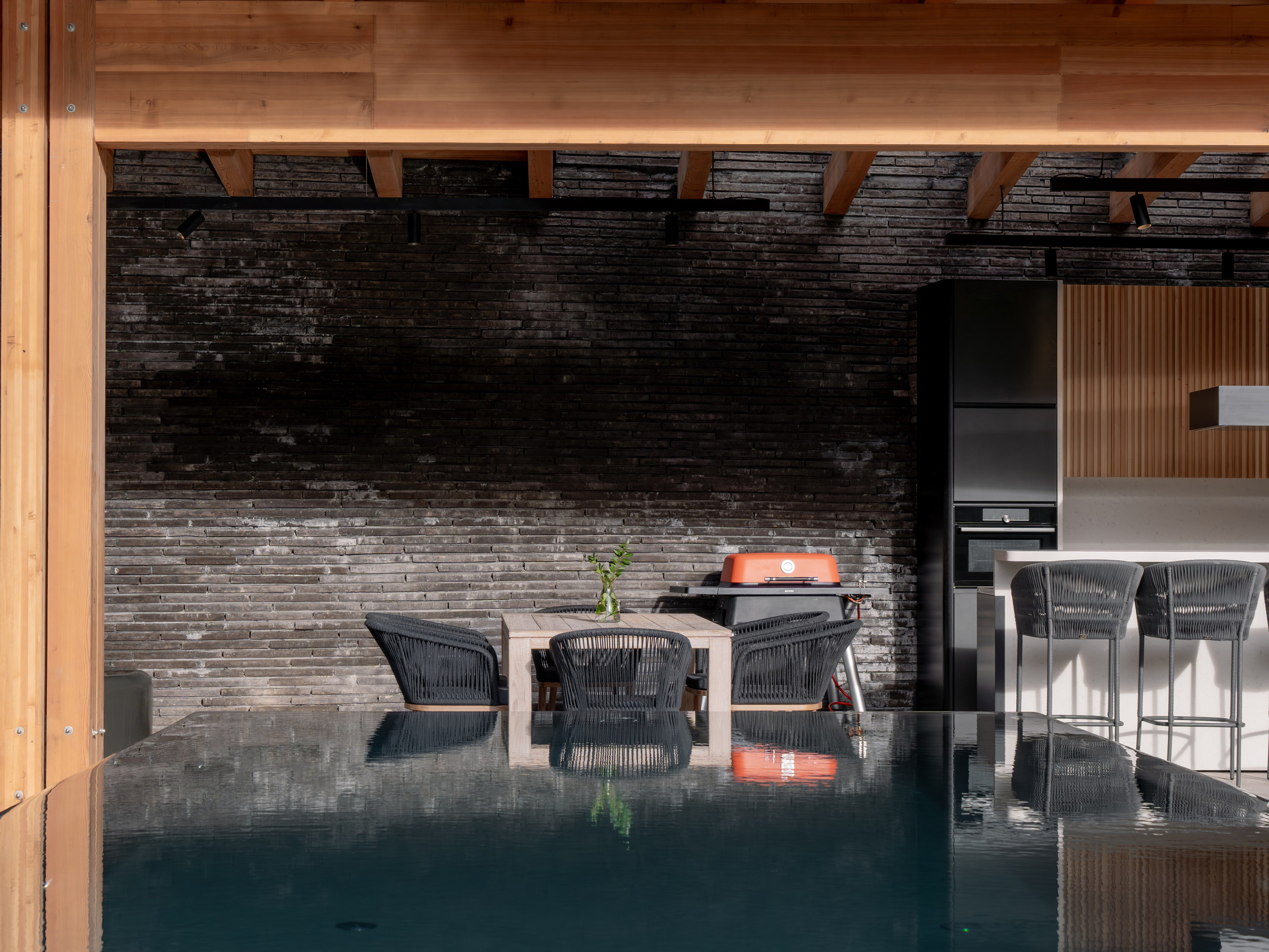 Загородный комплекс в стиле шале — экстерьер. Репортажный фотограф в Красной Поляне и Сочи Павлюченко Екатерина