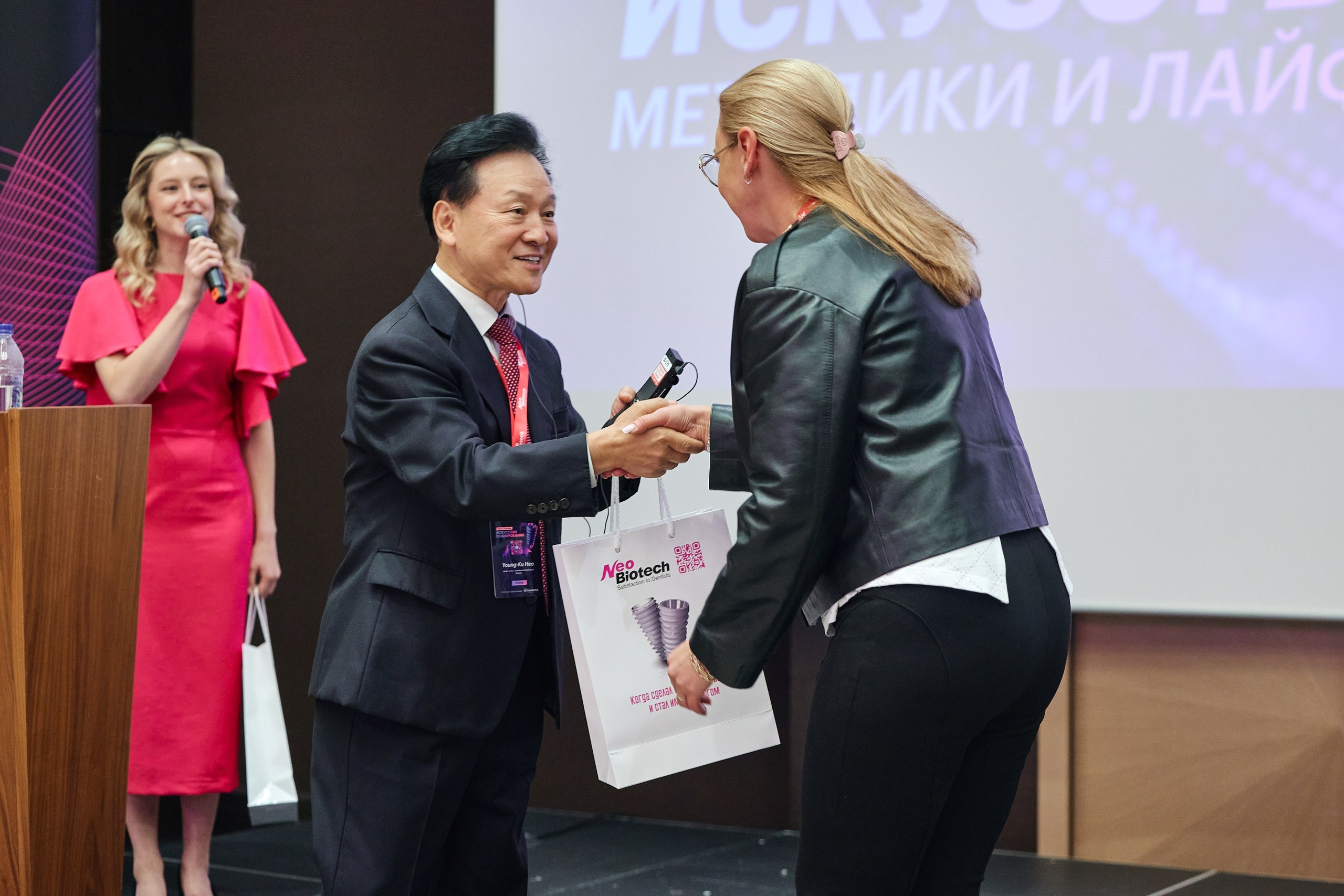 Конгресс имплантологов Neo Biotech 2025. Антон Артюшин, портретный фотограф. Москва