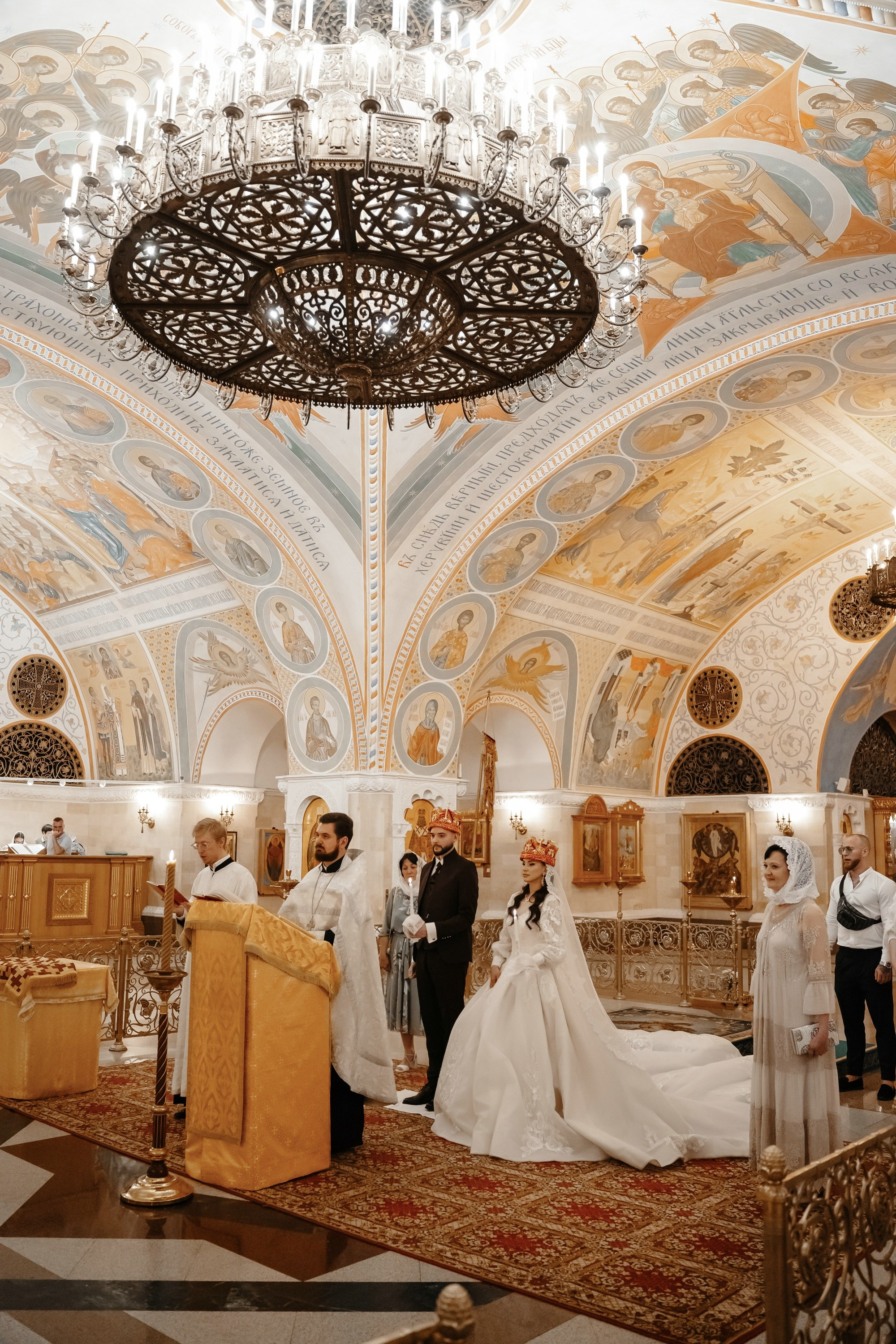 Венчание в Храме Христа Спасителя фотосъемка таинства Москва