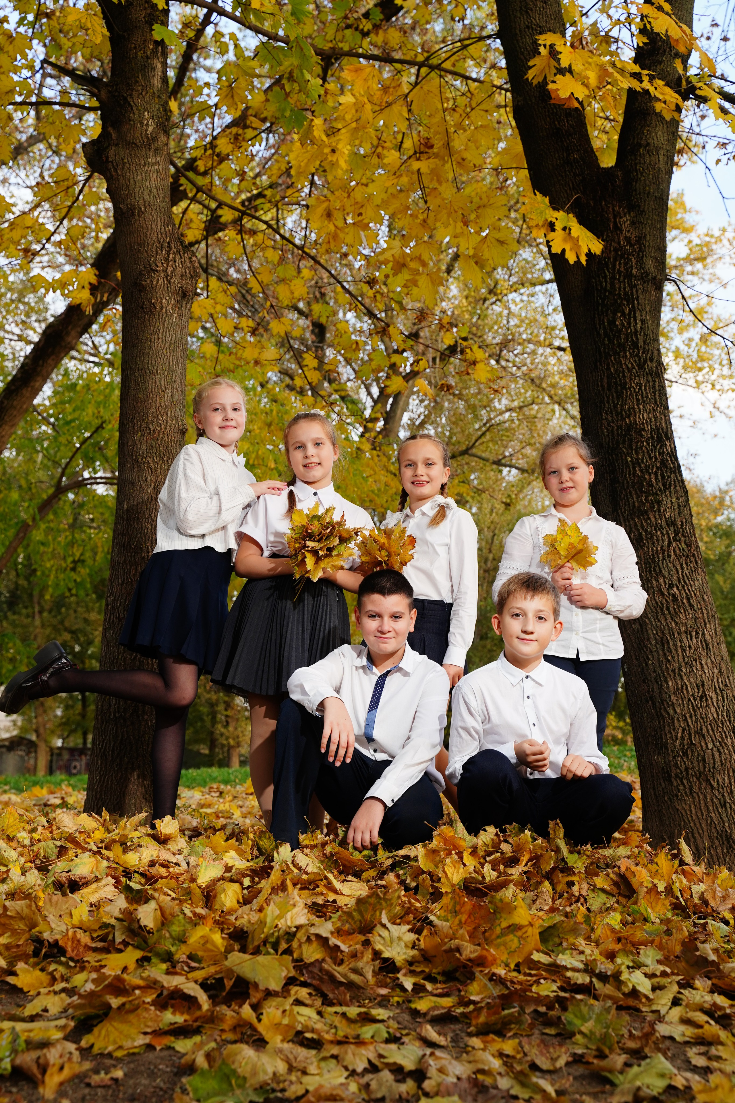 в школьном дворе