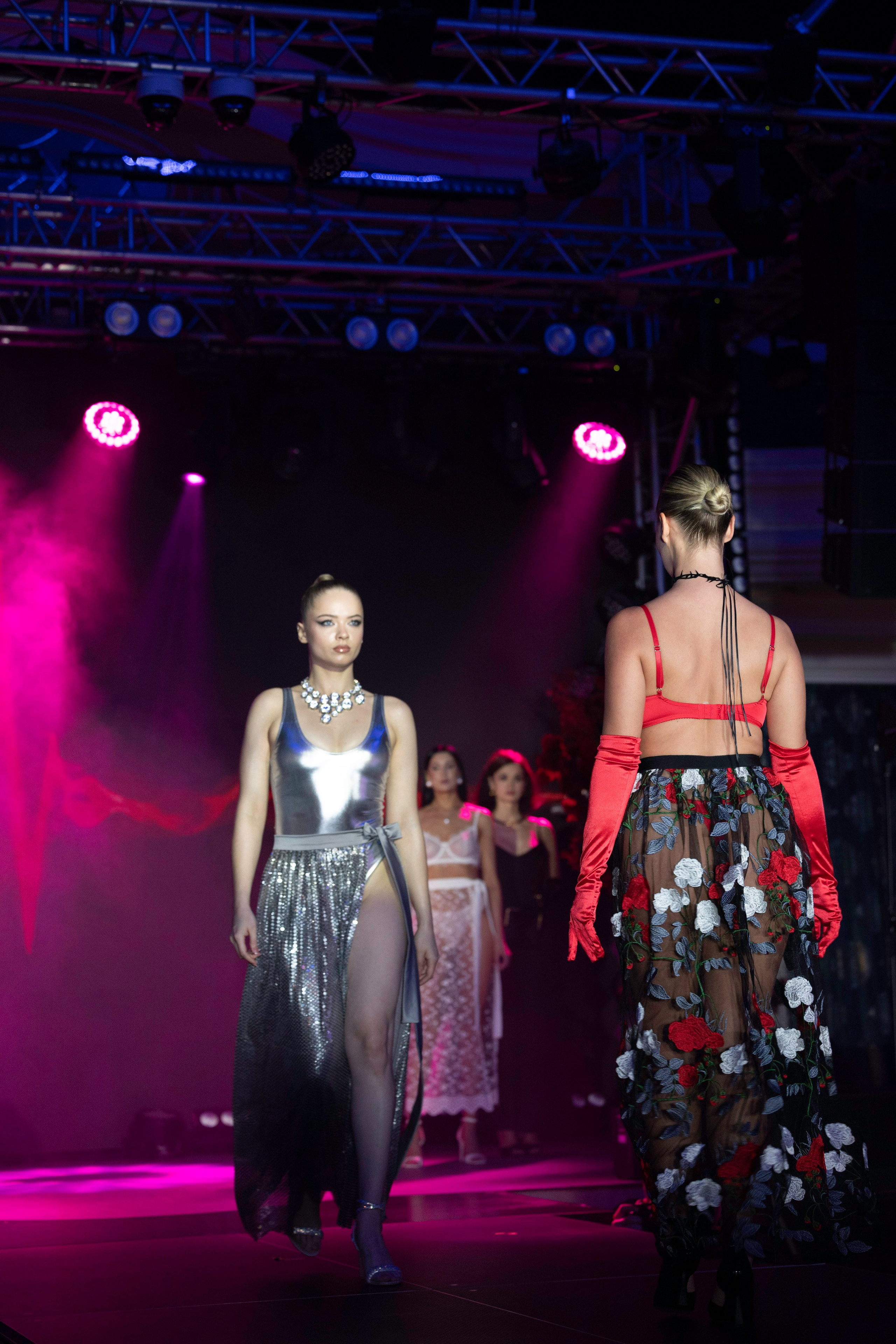 Модный показ «ИСКУШЕНИЕ» Казино Шамбала. Фотограф Olya Posnimay