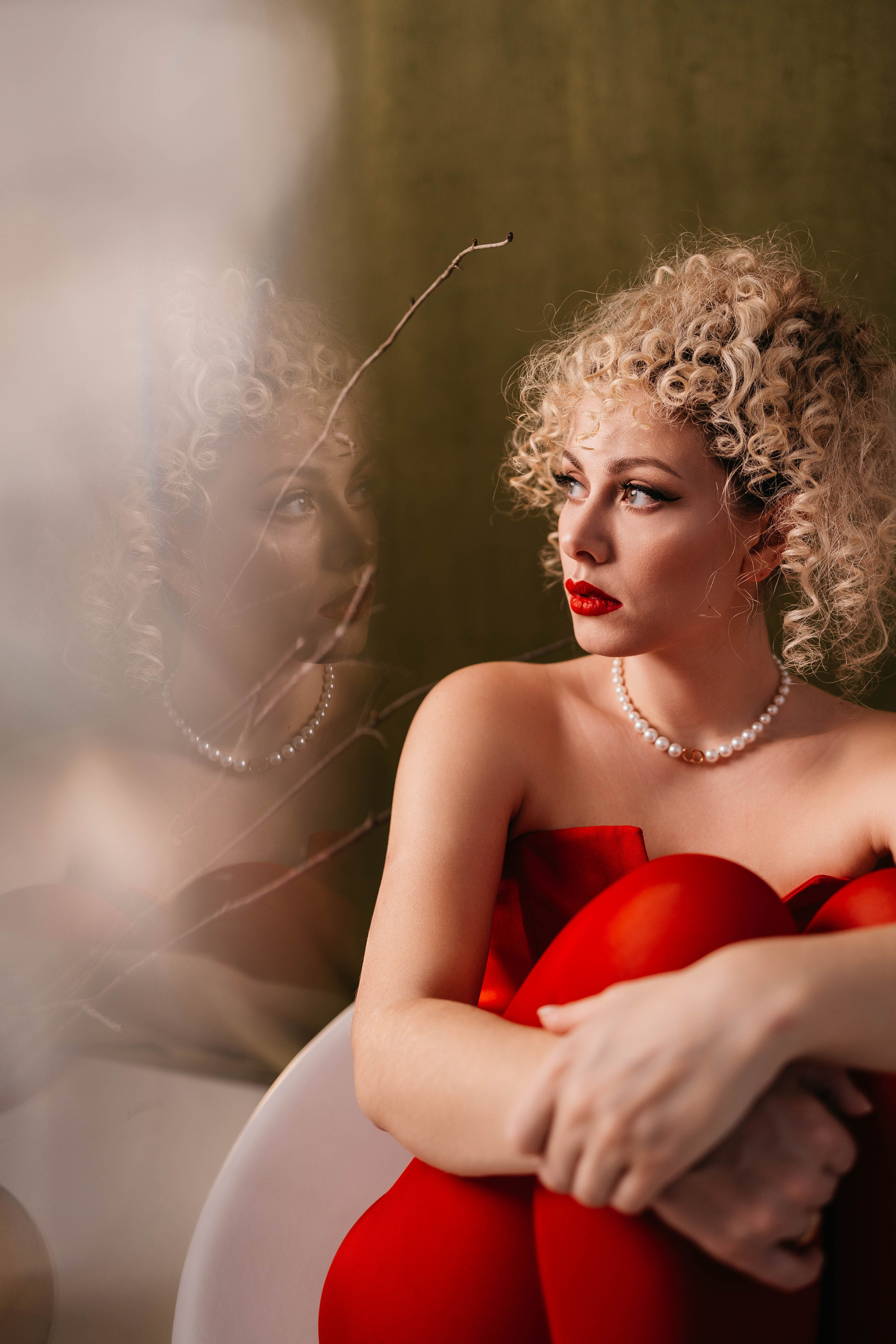 Ира в красном. Фотостудия Cute_photostudio в Твери. Фотограф в Твери Лагодная Яна