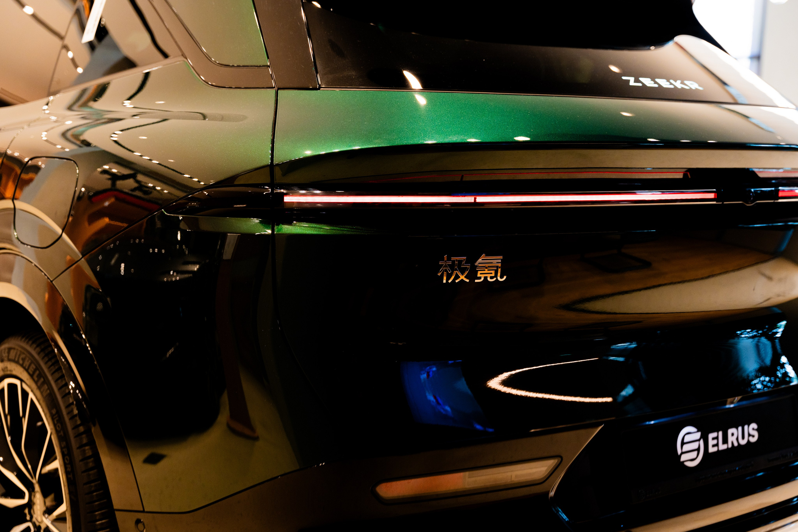 Интерьерная фотосъемка автосалона Elrus в Краснодаре. Zeekr, LiXiang Профессиональная фотосъемка интерьера премиум-автосалона в Краснодаре. Шедевры для Вас! Фотограф и Видеограф в Краснодаре Пахиев Руслан